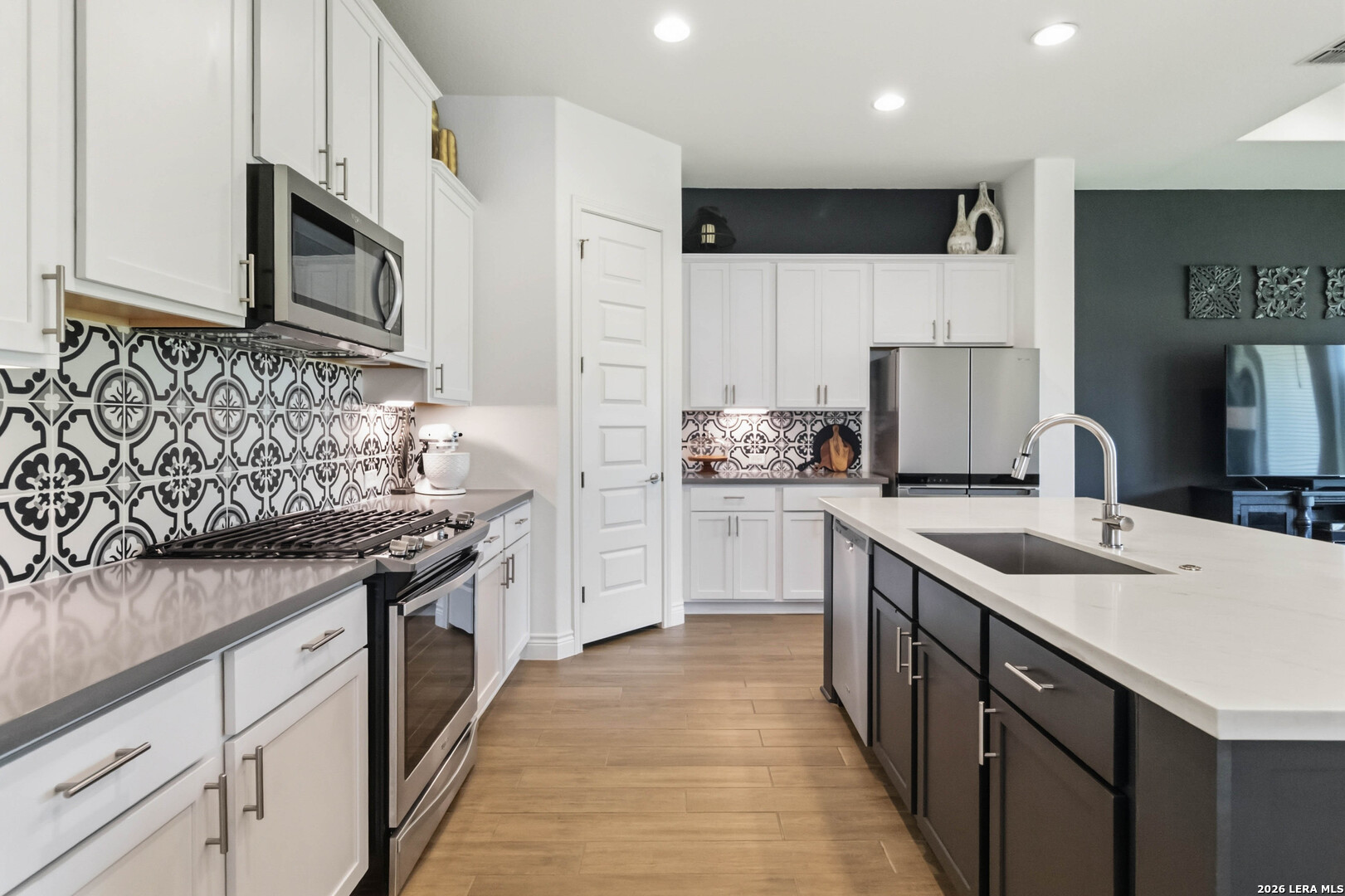1172 Cadogan Squire