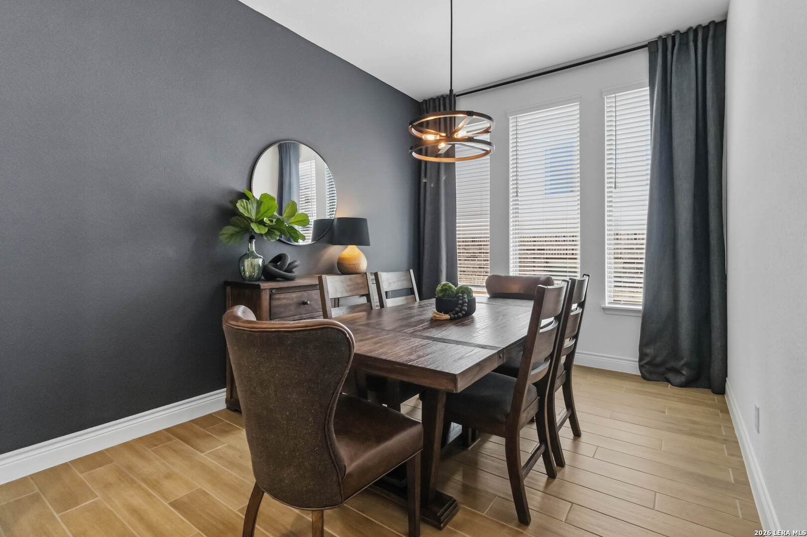 1172 Cadogan Squire