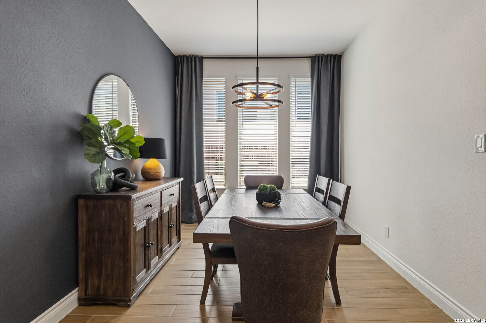 1172 Cadogan Squire