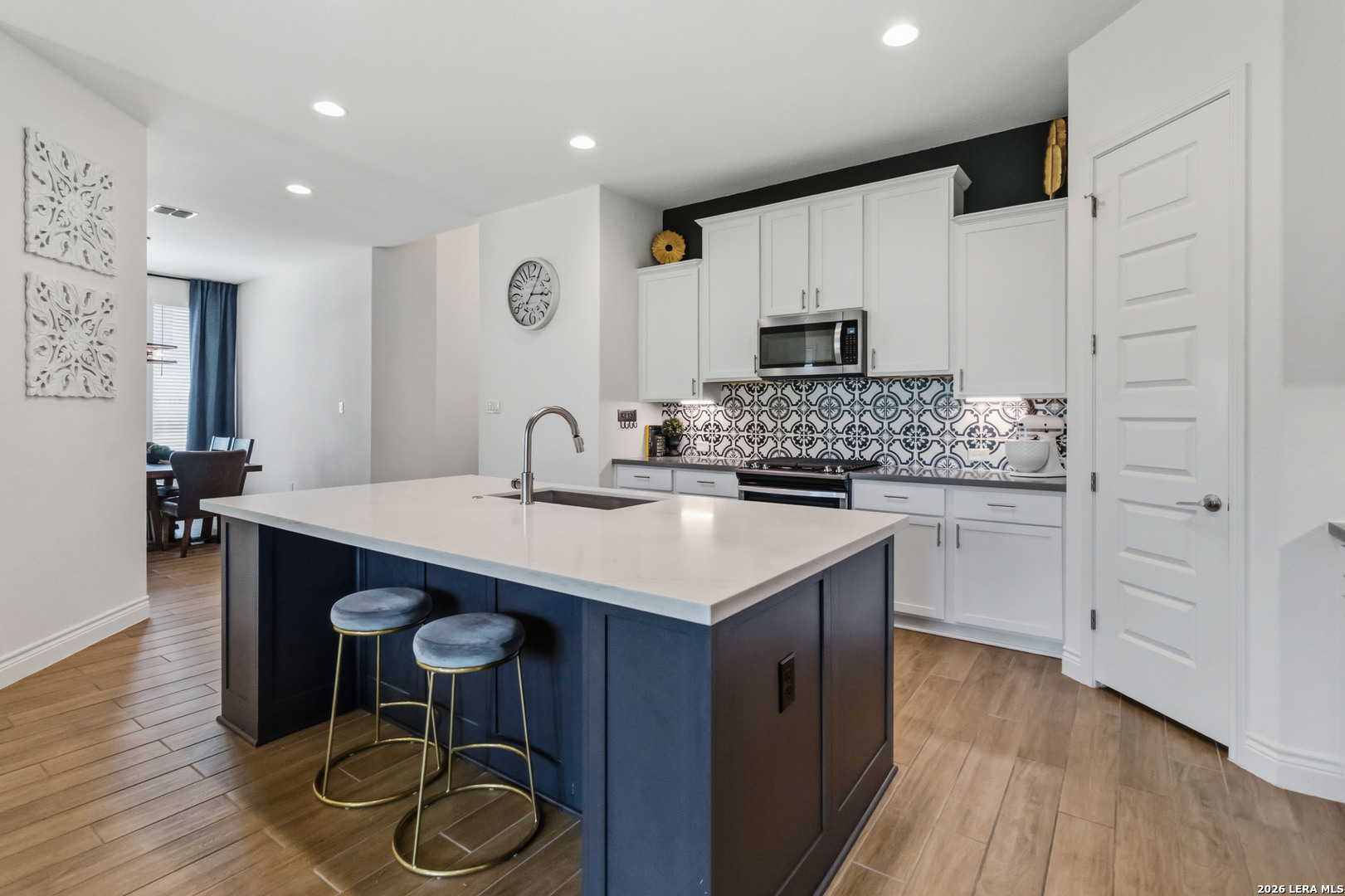 1172 Cadogan Squire