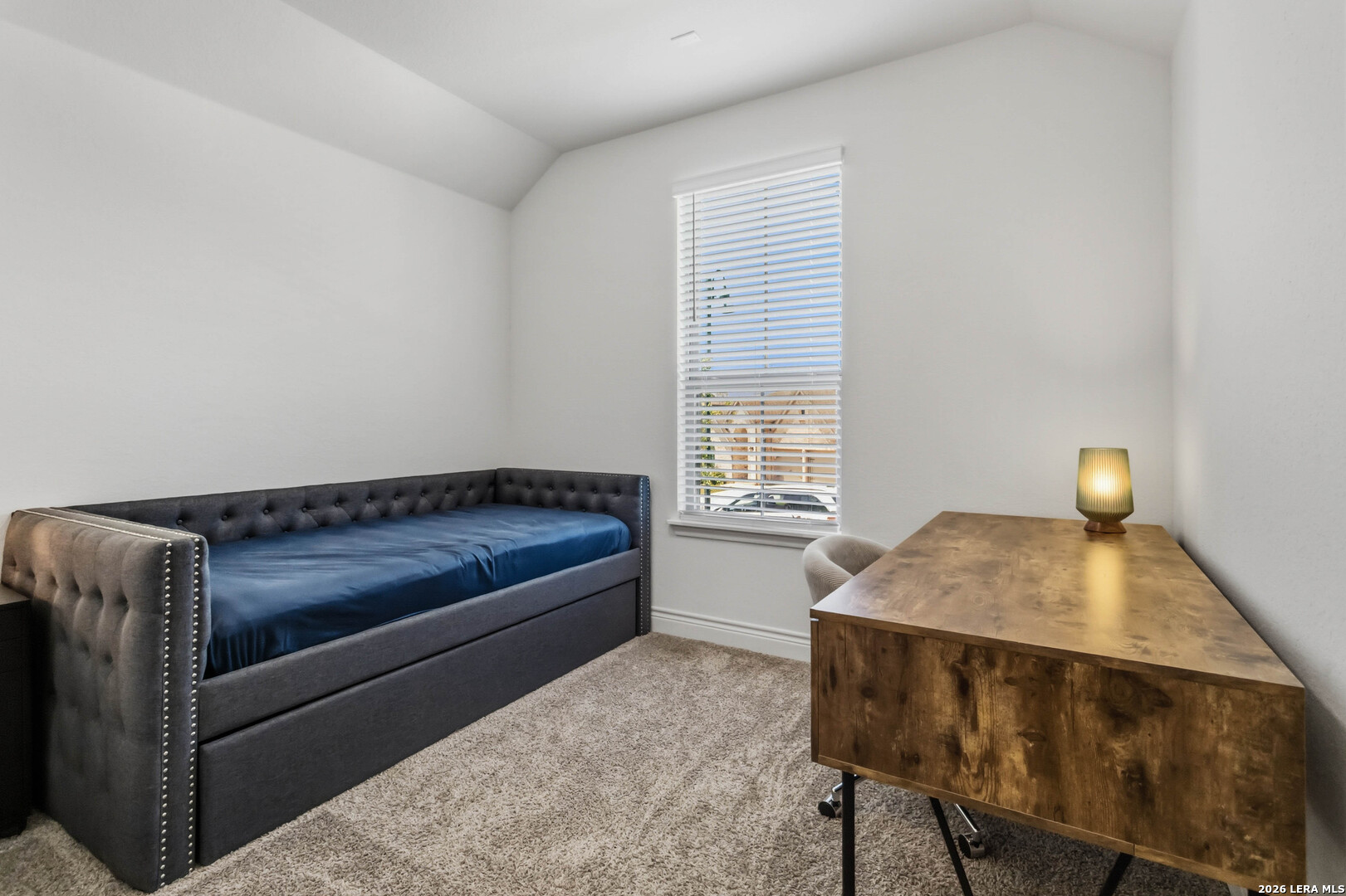 1172 Cadogan Squire
