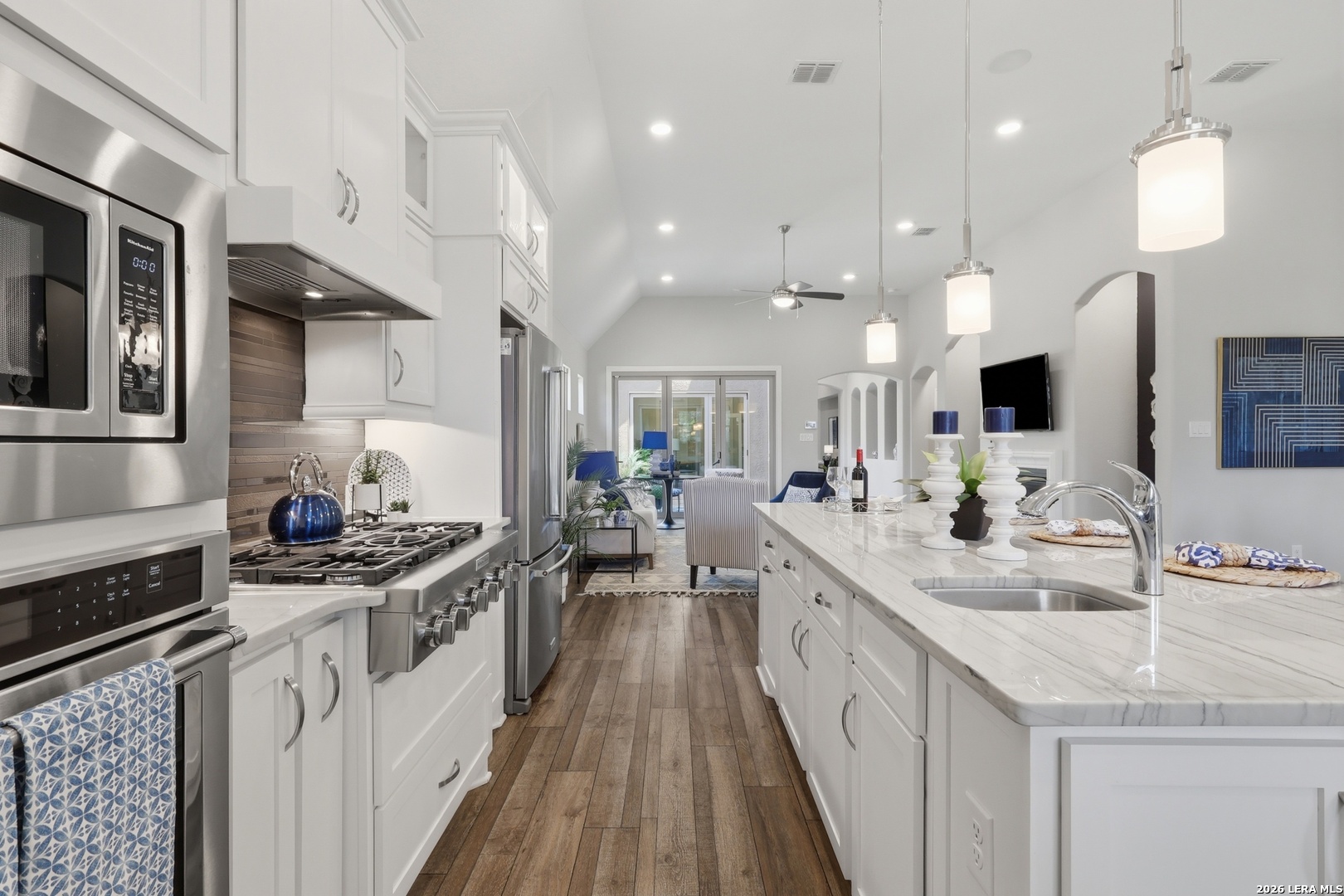 8647 GLASS GEM DR