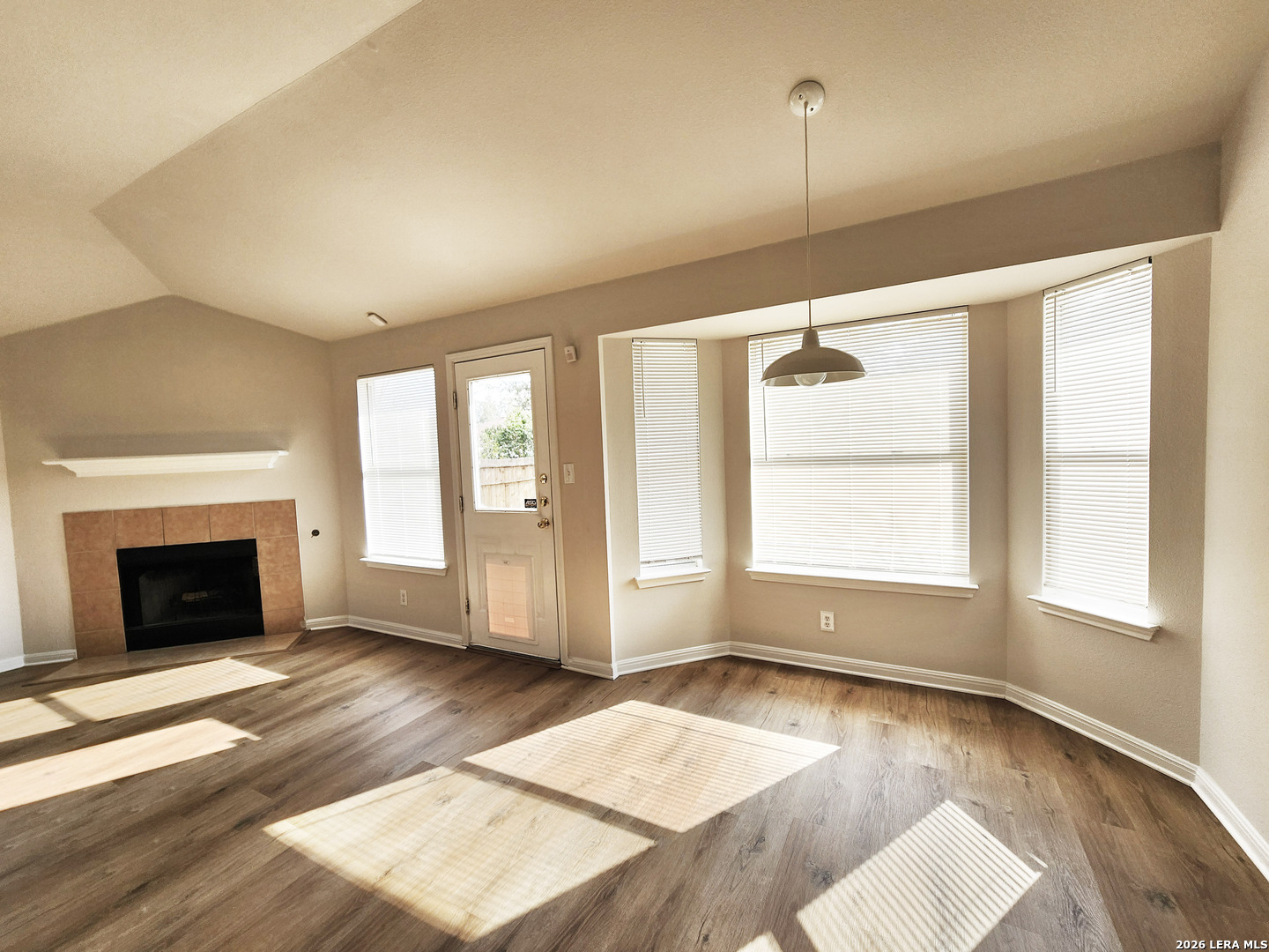 8422 Whitebrush