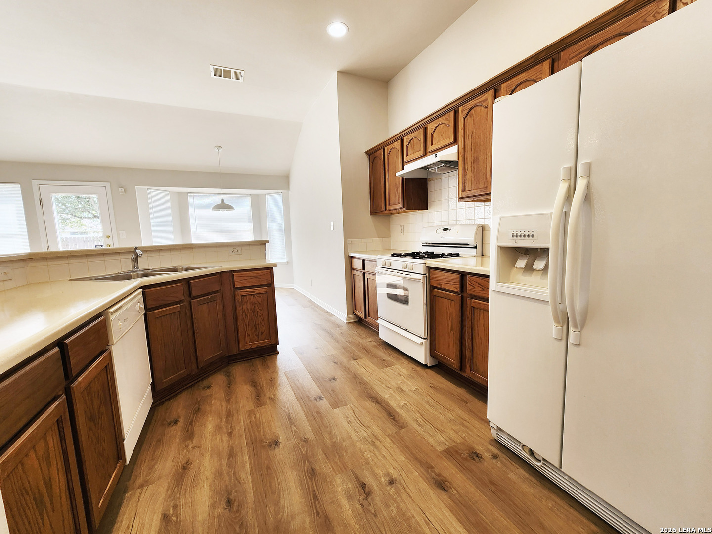 8422 Whitebrush