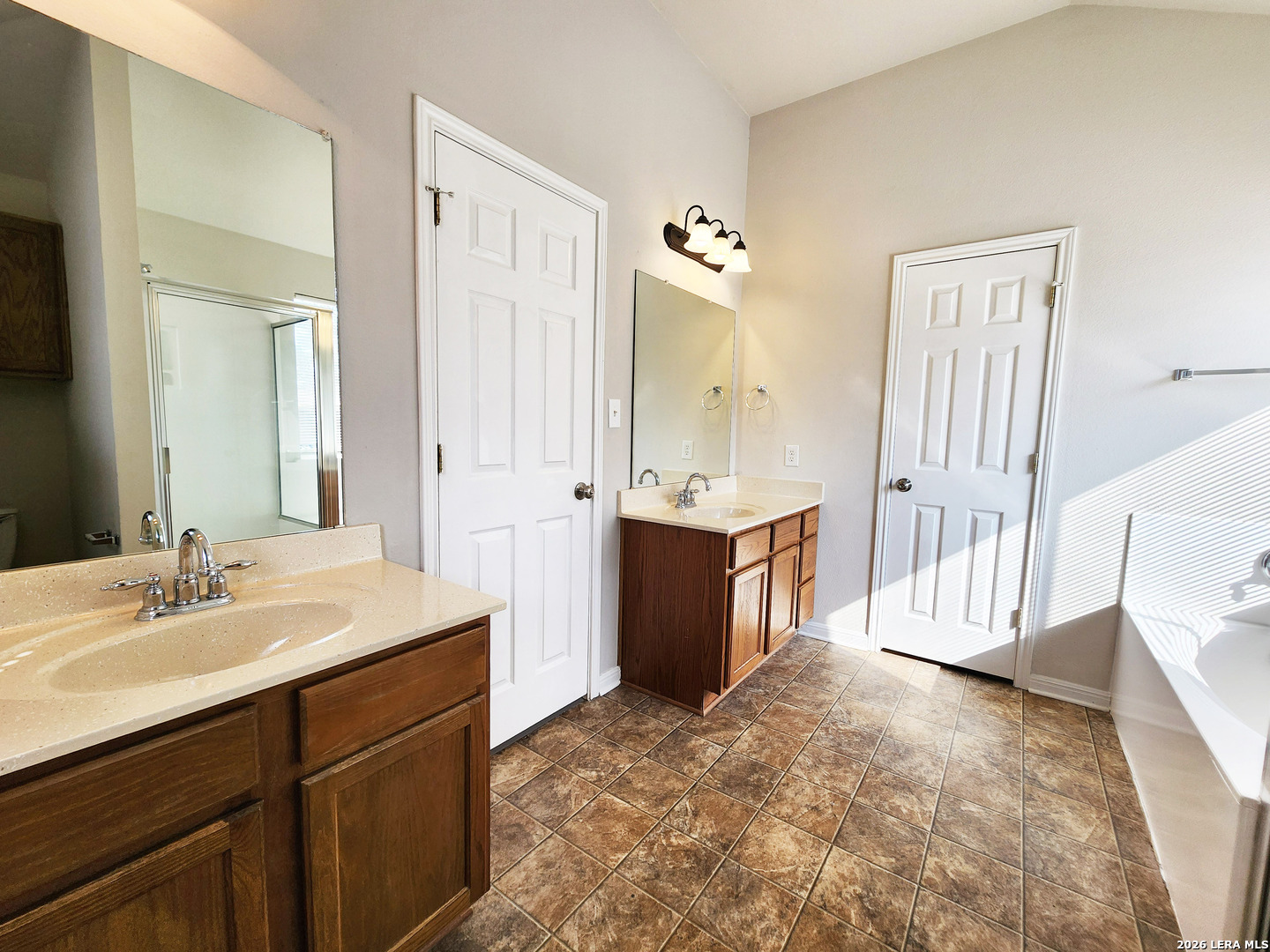 8422 Whitebrush