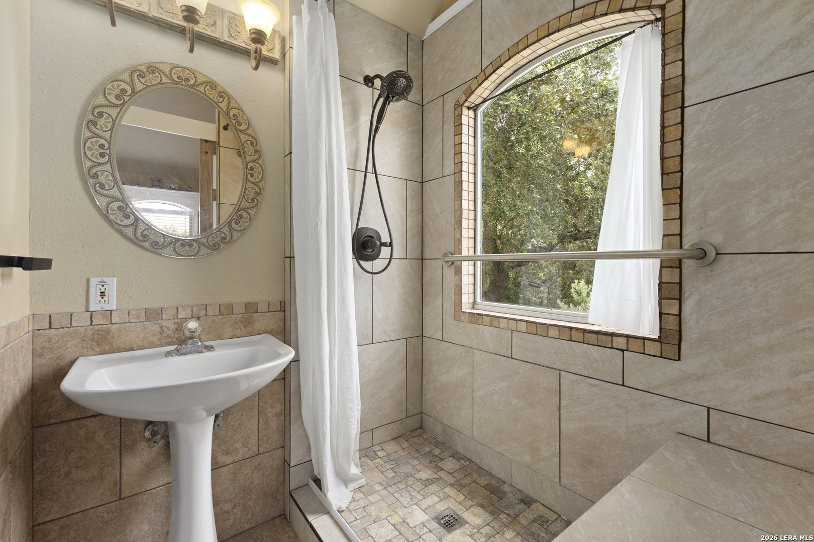 136 LAKERIDGE LOOP