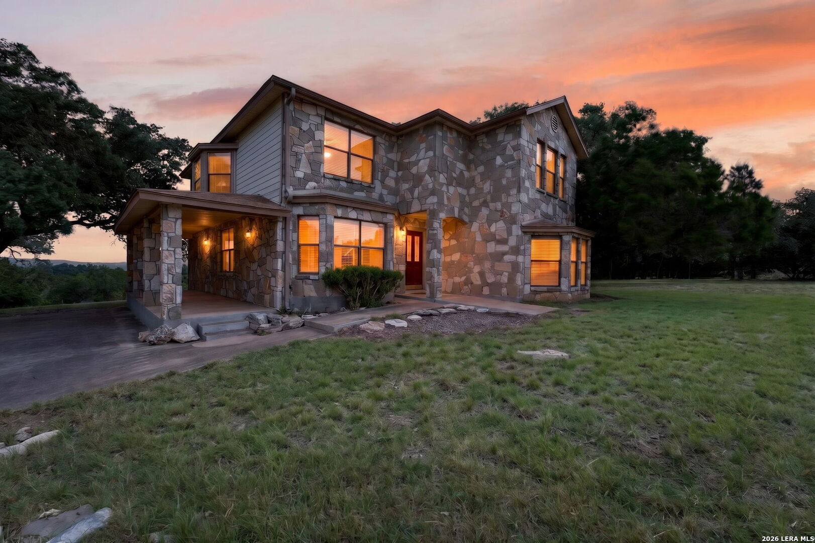 988 SUMMIT RD
