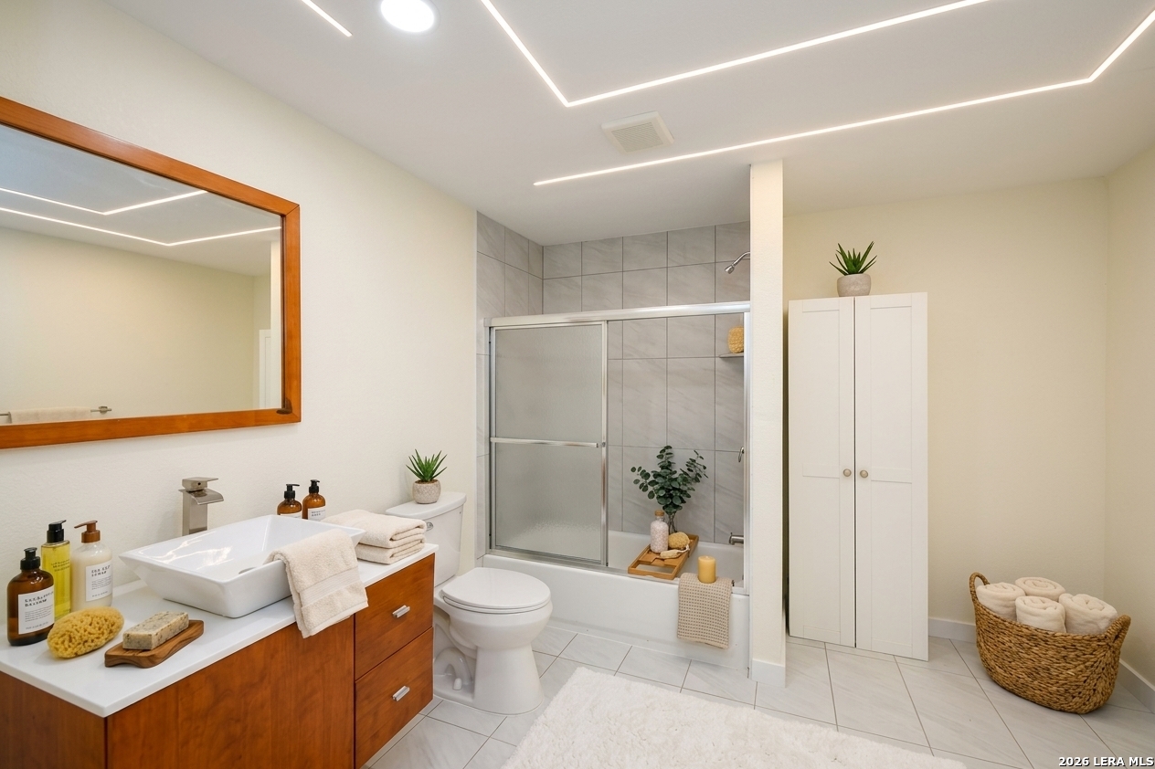 1326 W Lynwood
