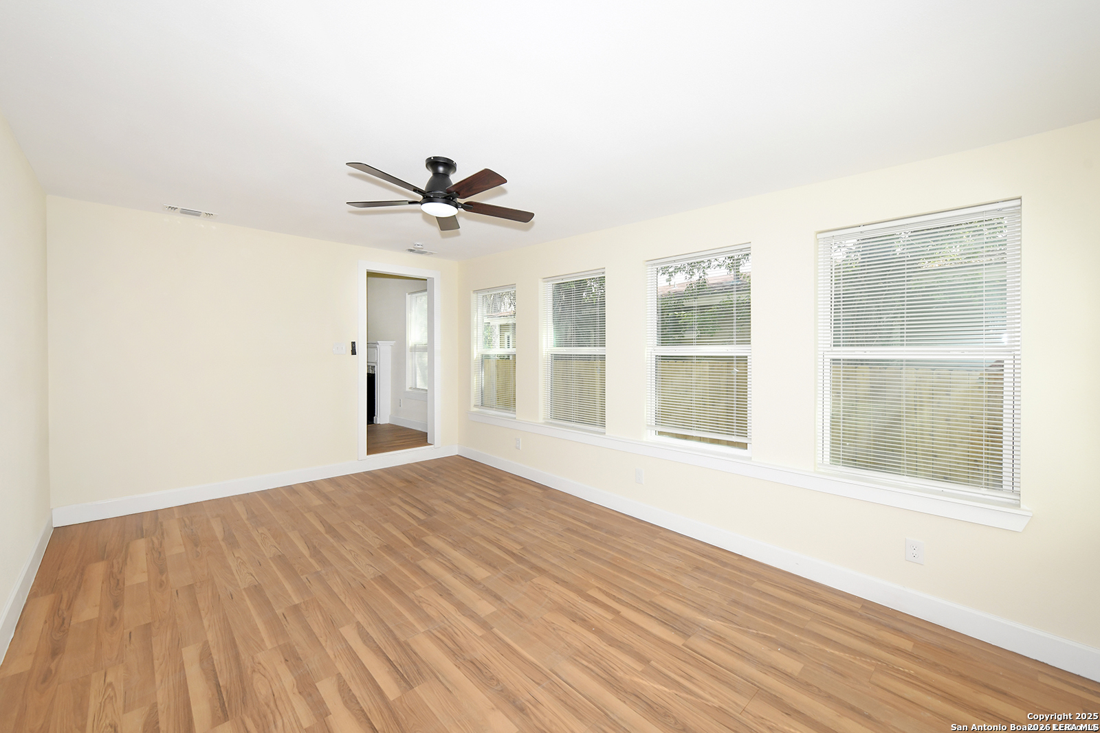 1326 W Lynwood