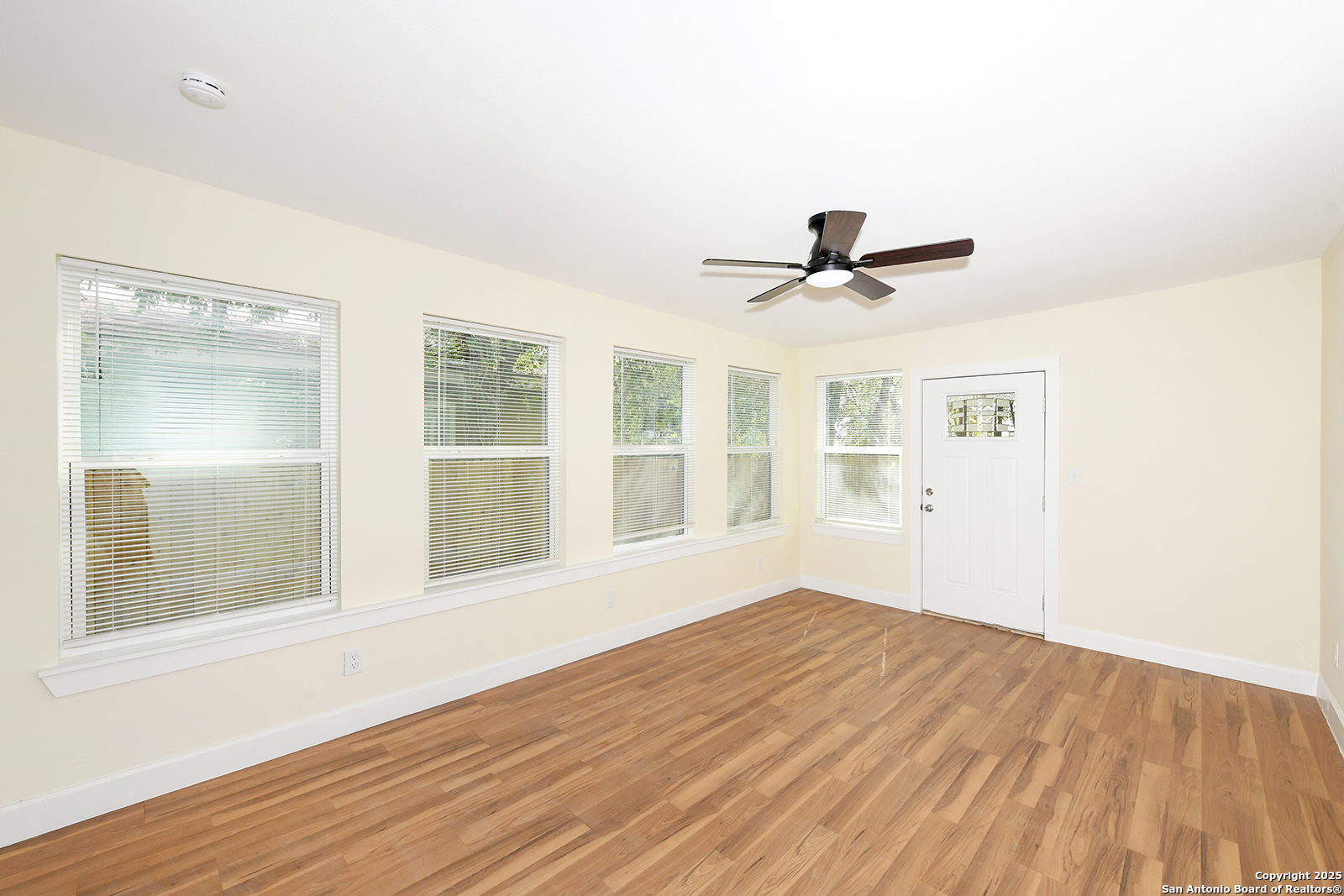 1326 W Lynwood