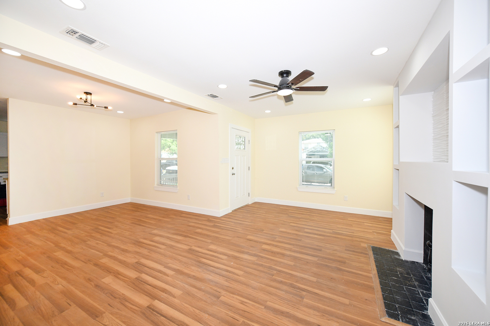 1326 W Lynwood