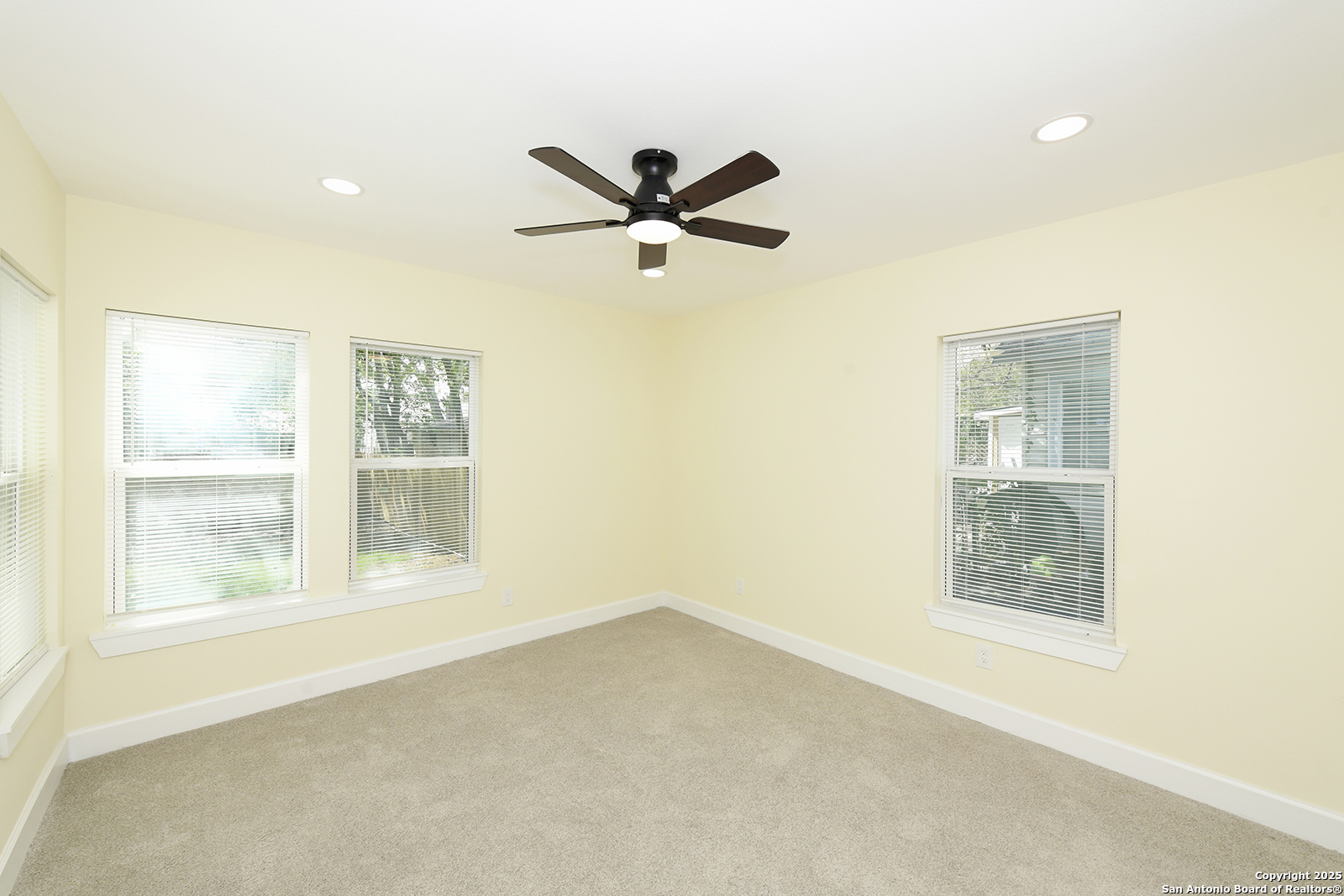 1326 W Lynwood