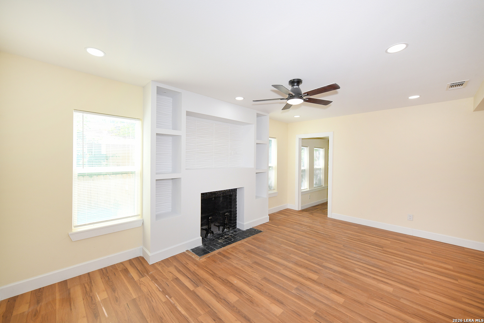 1326 W Lynwood