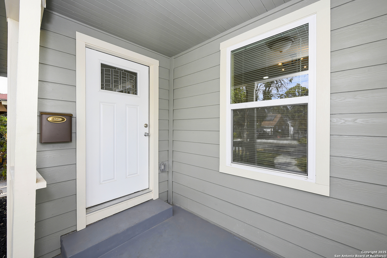 1326 W Lynwood