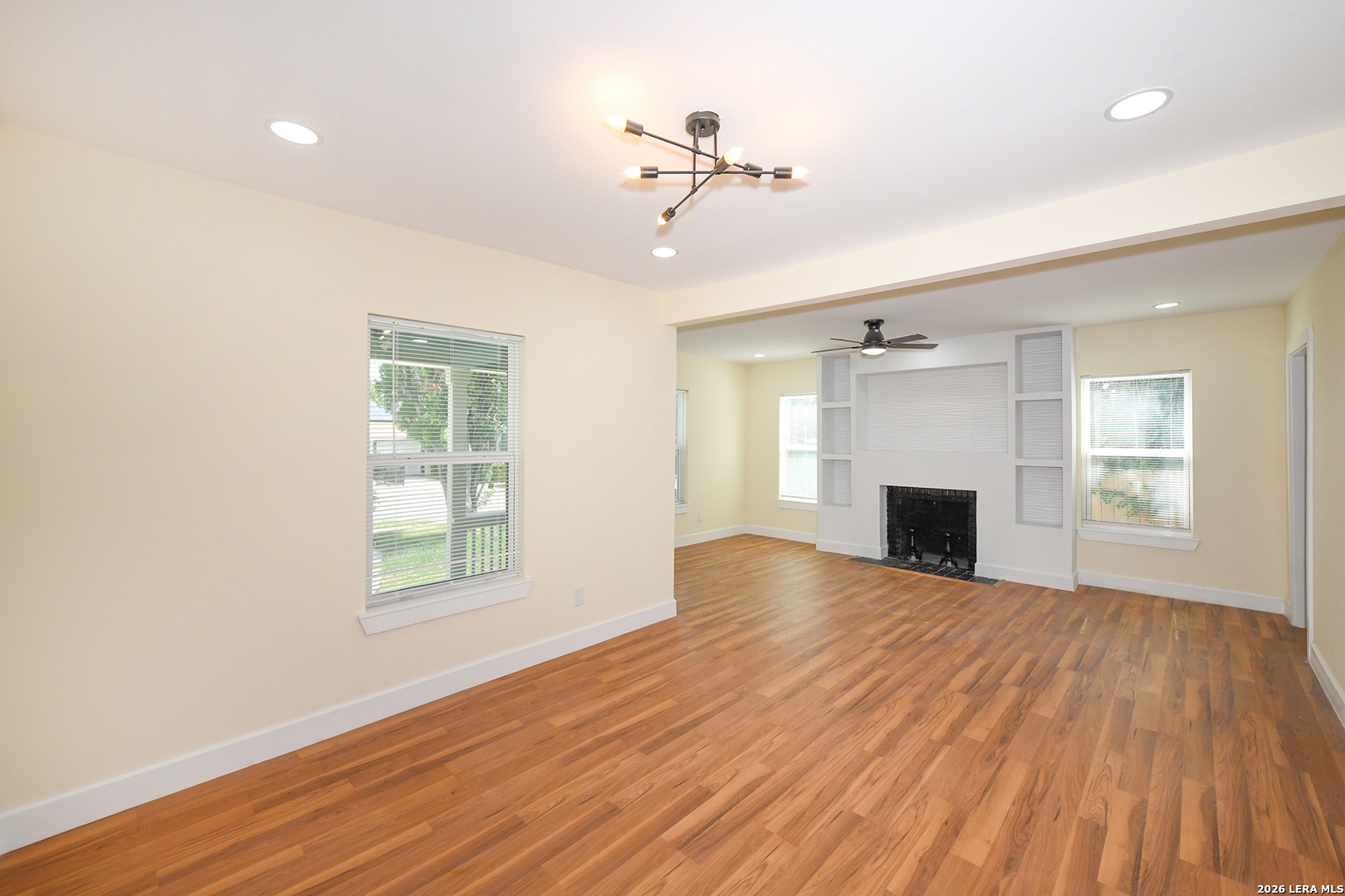 1326 W Lynwood