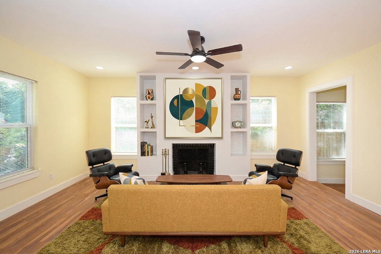 1326 W Lynwood
