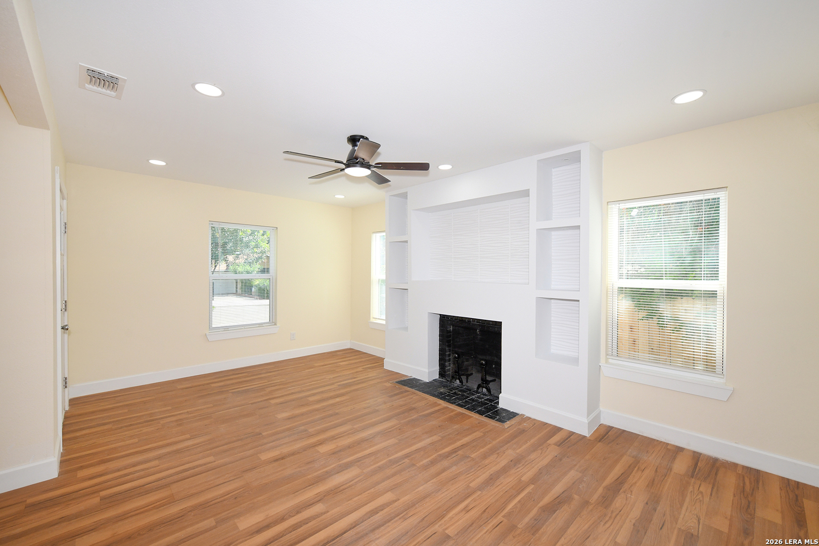 1326 W Lynwood