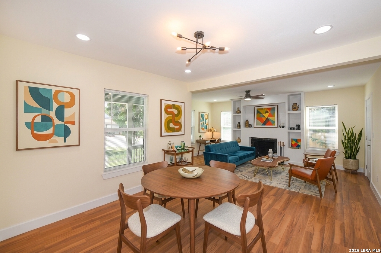 1326 W Lynwood