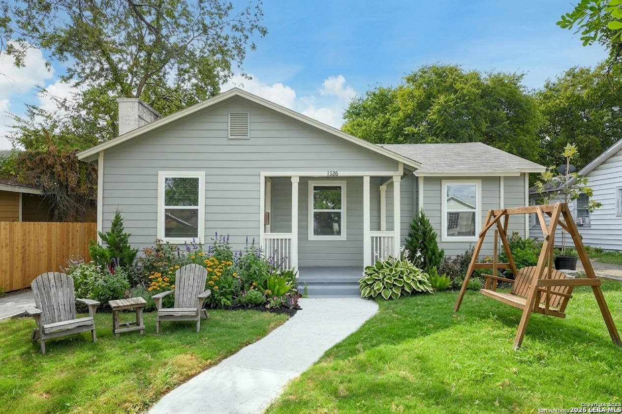 1326 W Lynwood