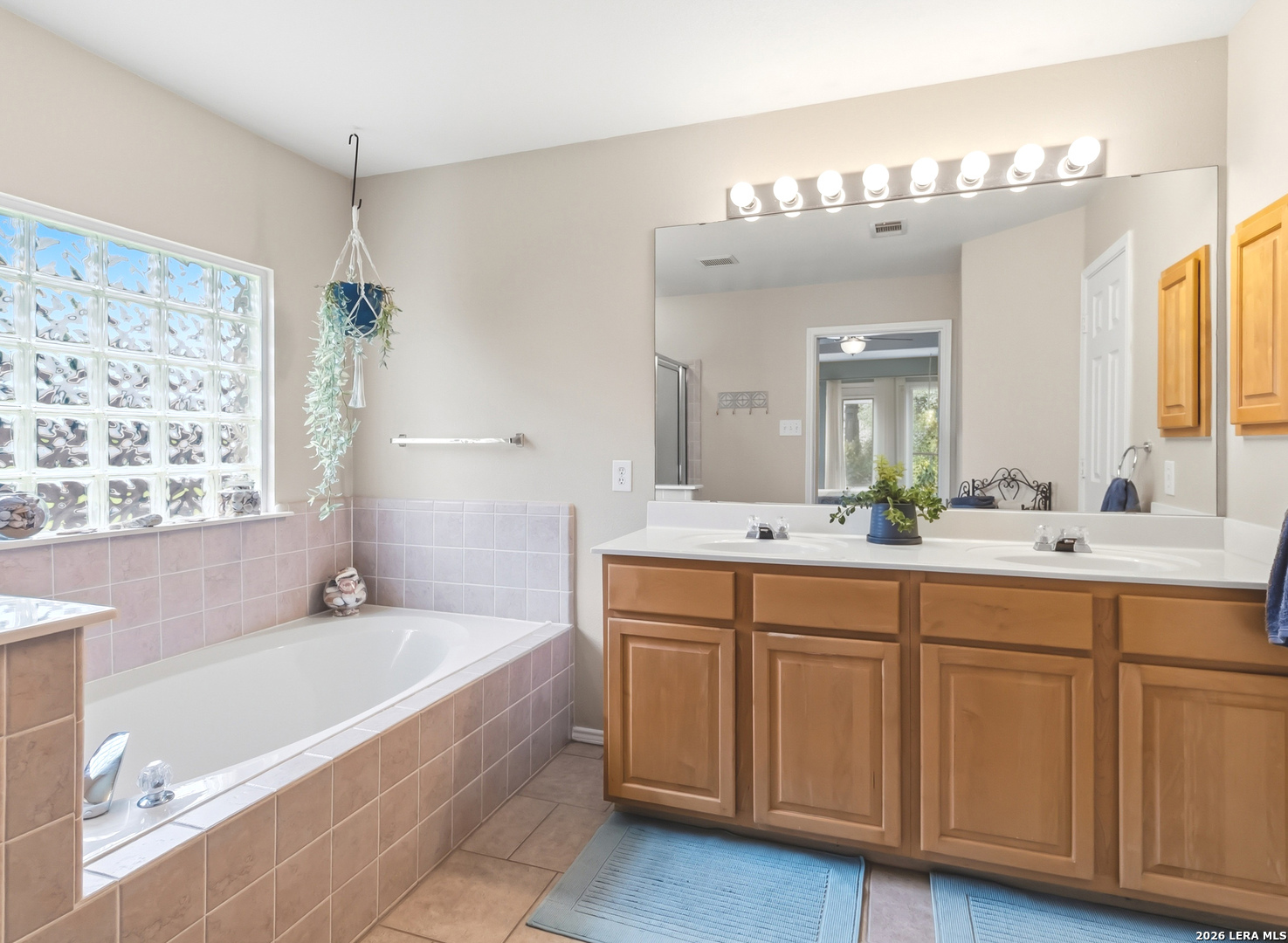 7426 Carriage Bay