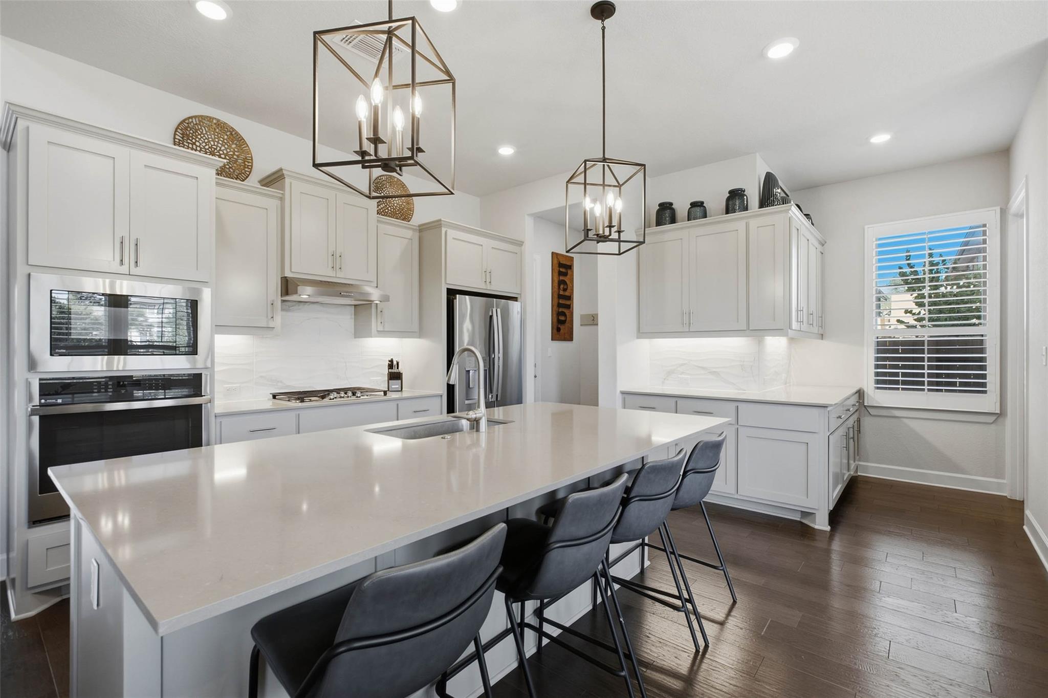 7009 Empresa DR