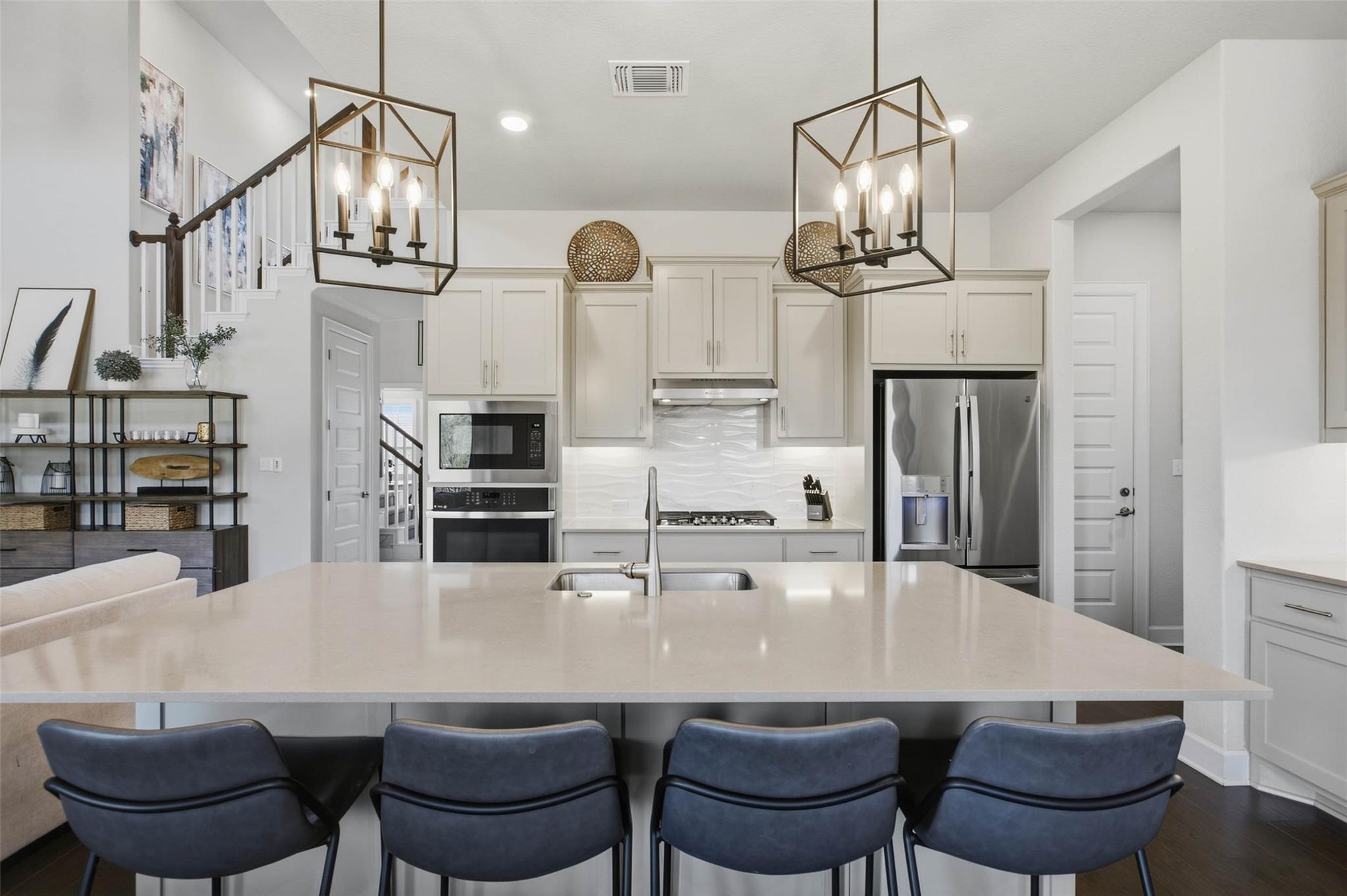 7009 Empresa DR