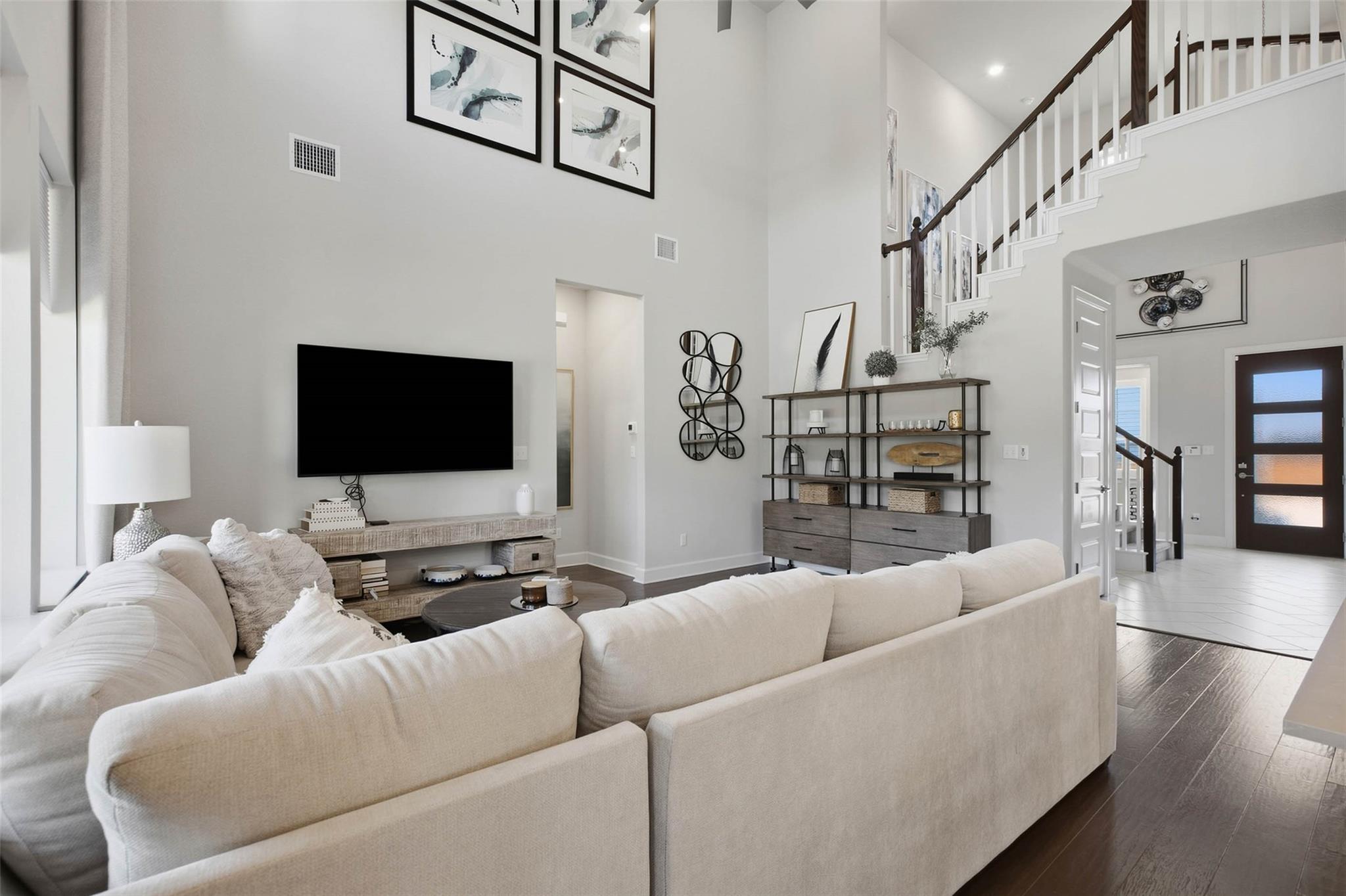 7009 Empresa DR