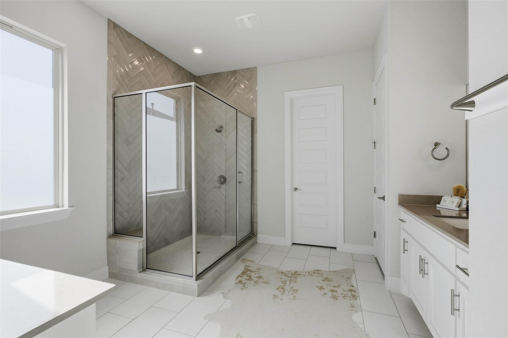 7009 Empresa DR