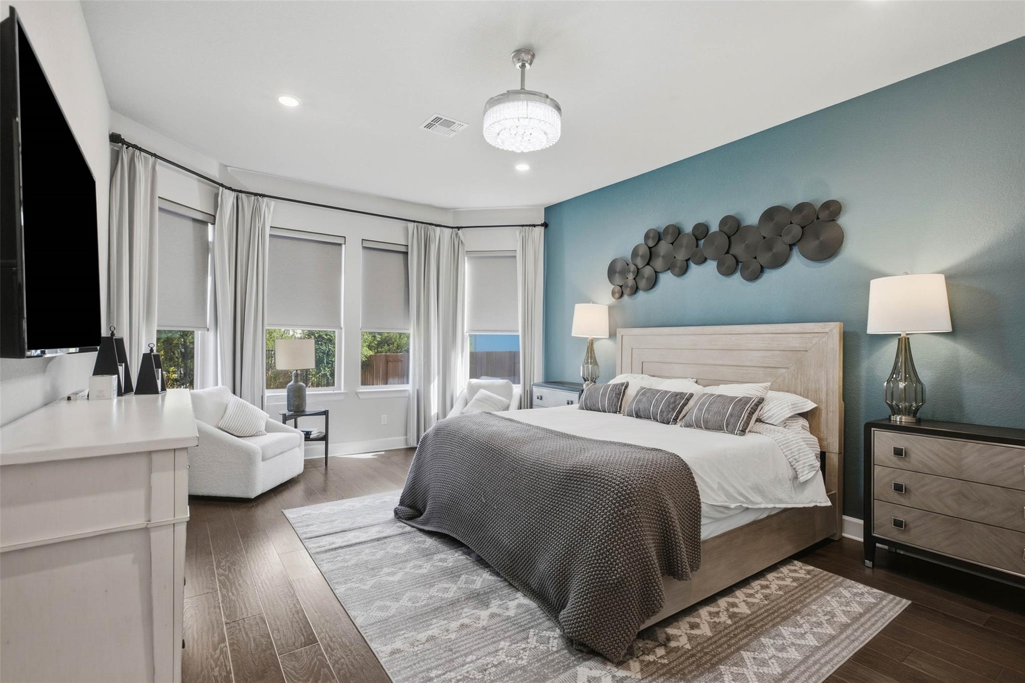 7009 Empresa DR