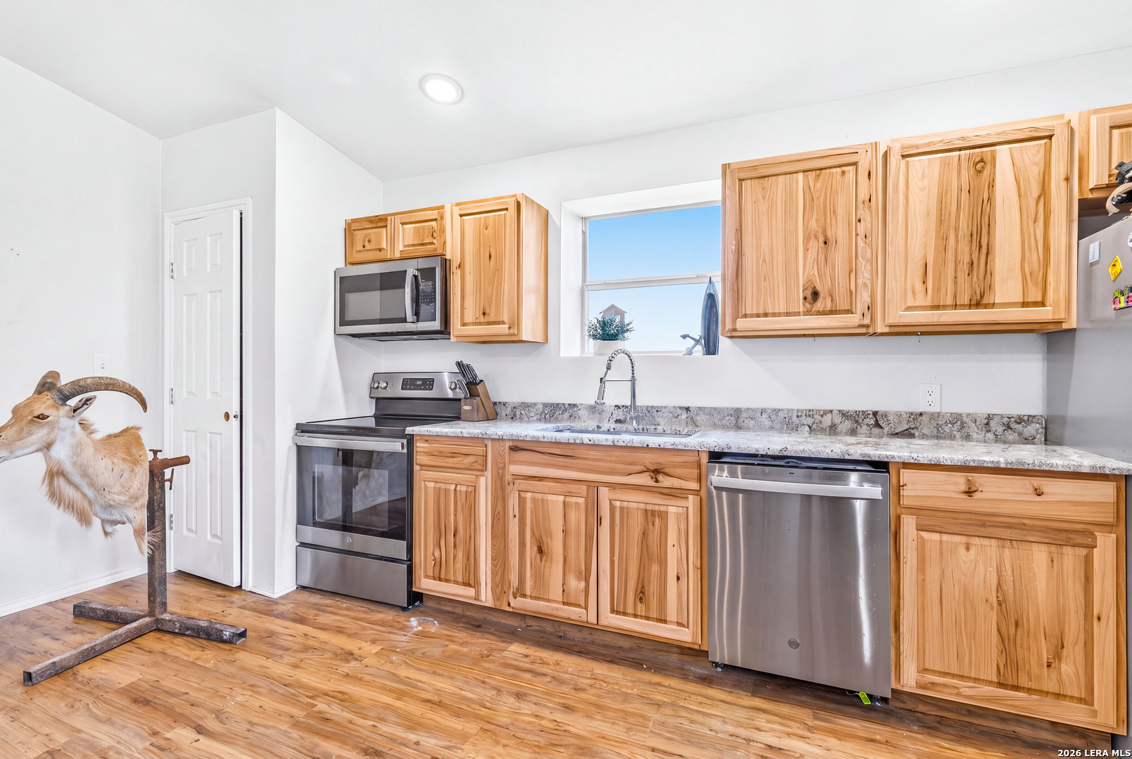 348 WHITE OAK DR