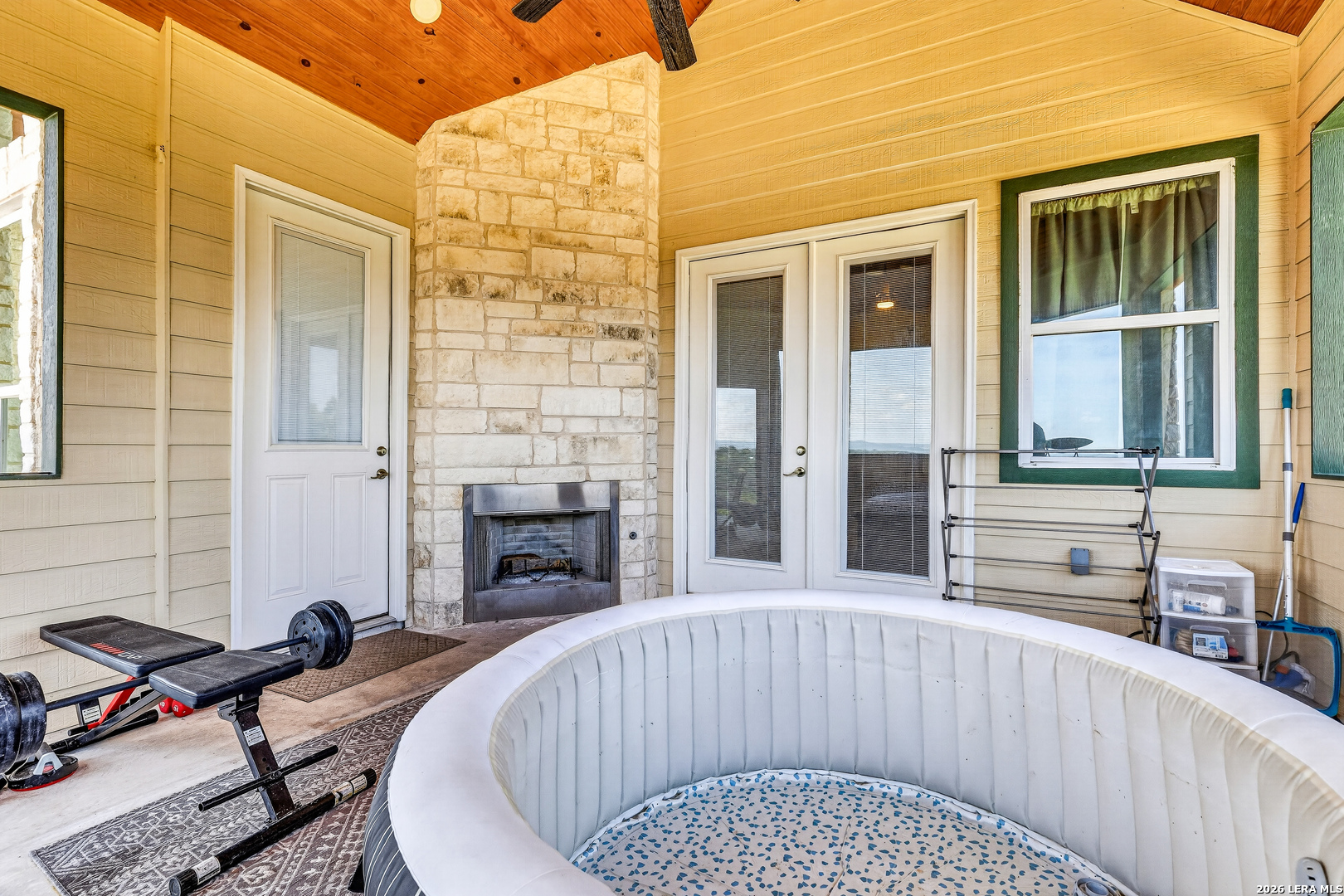 348 WHITE OAK DR