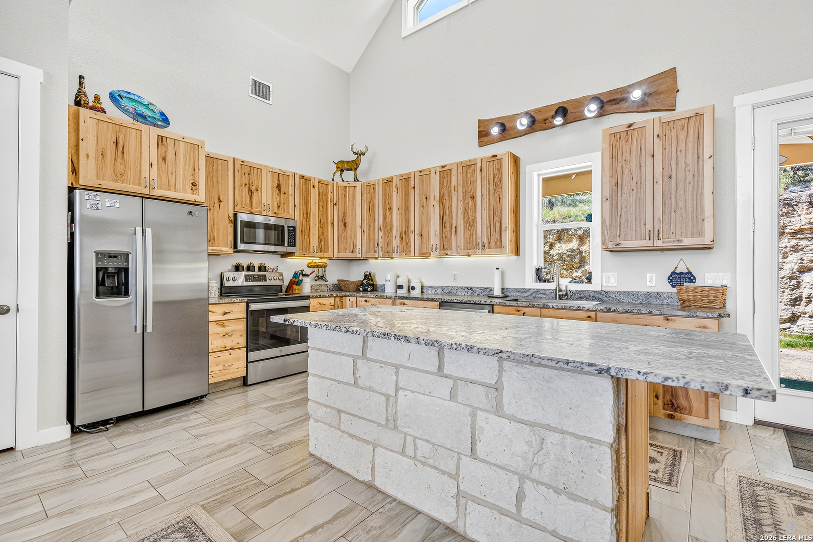 348 WHITE OAK DR