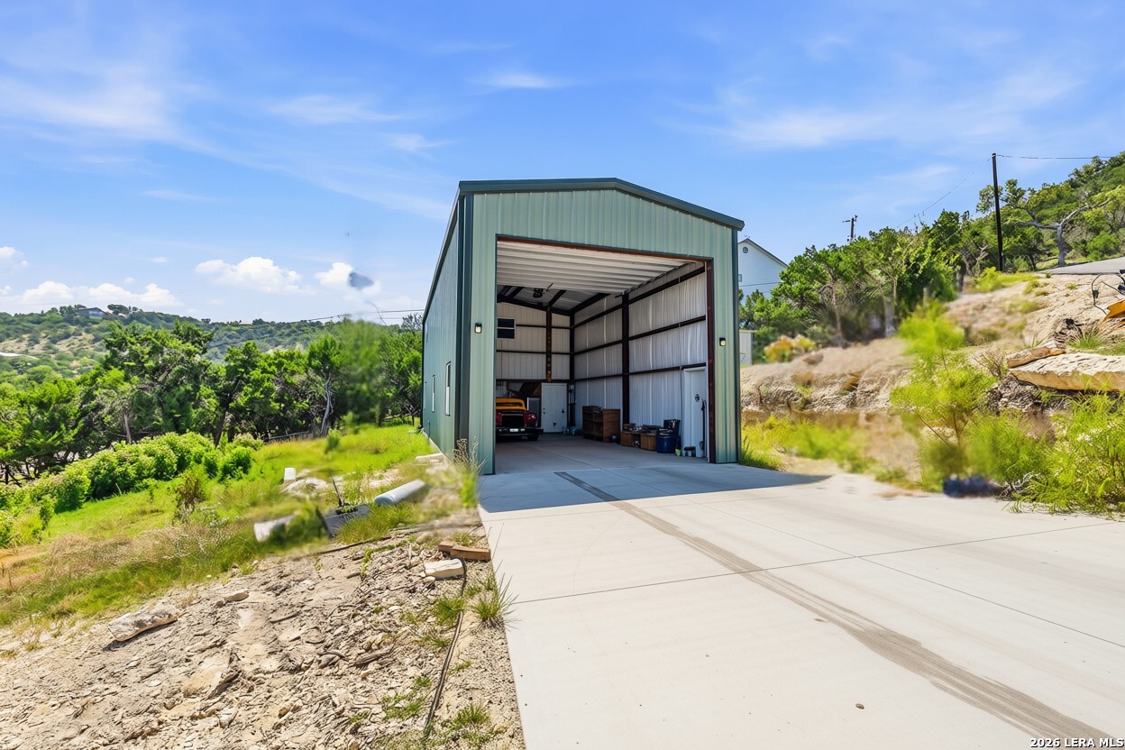 348 WHITE OAK DR