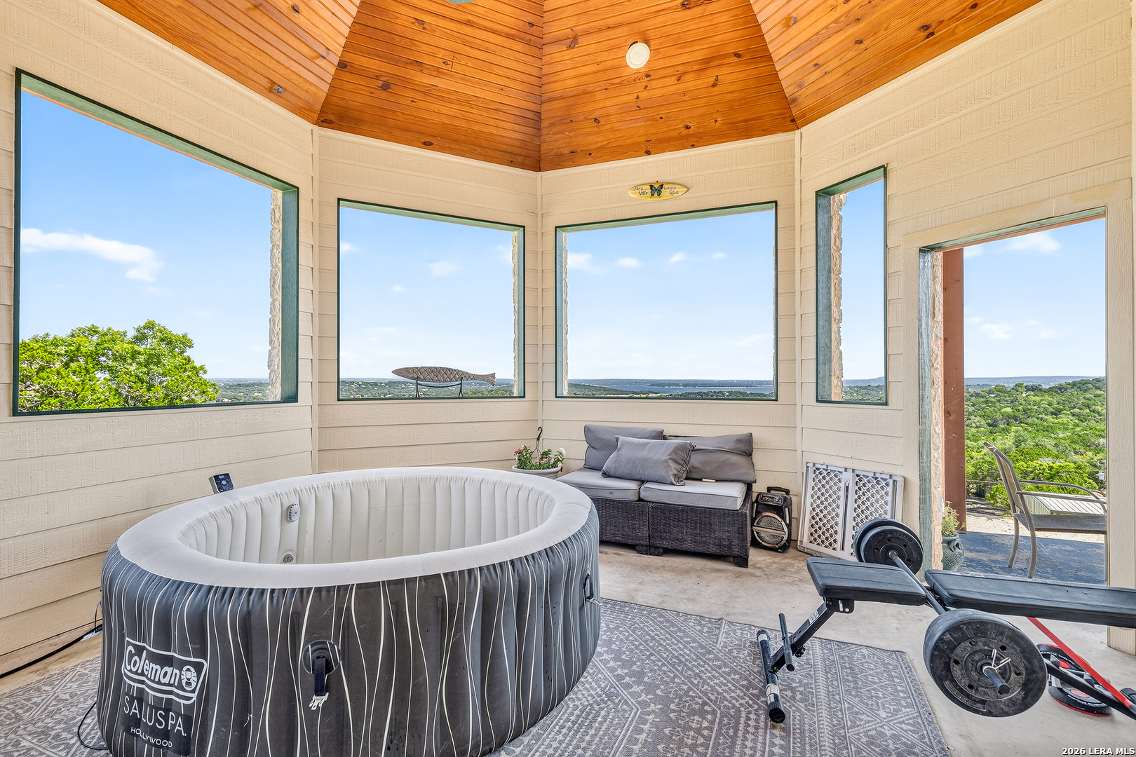 348 WHITE OAK DR