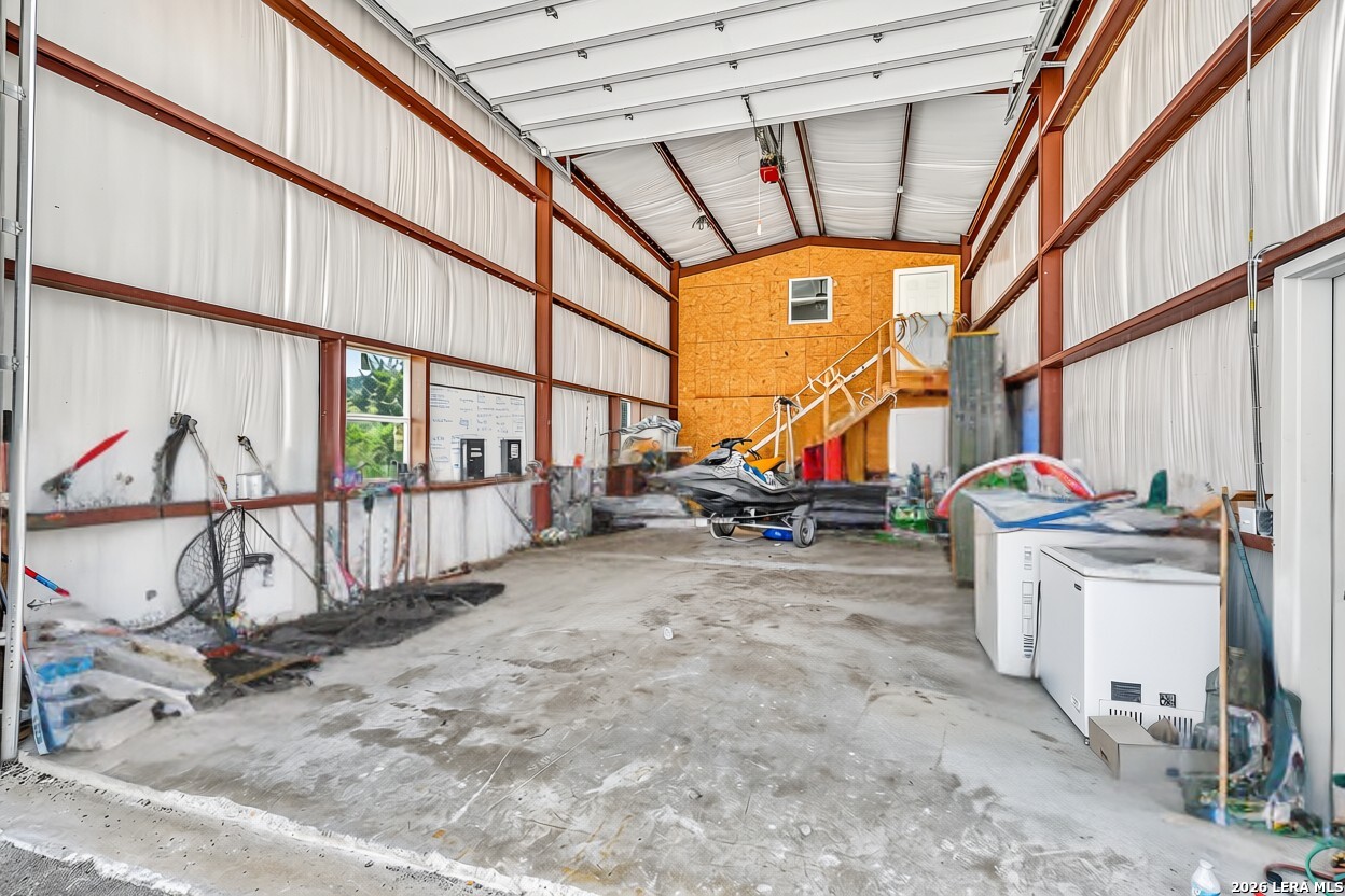348 WHITE OAK DR