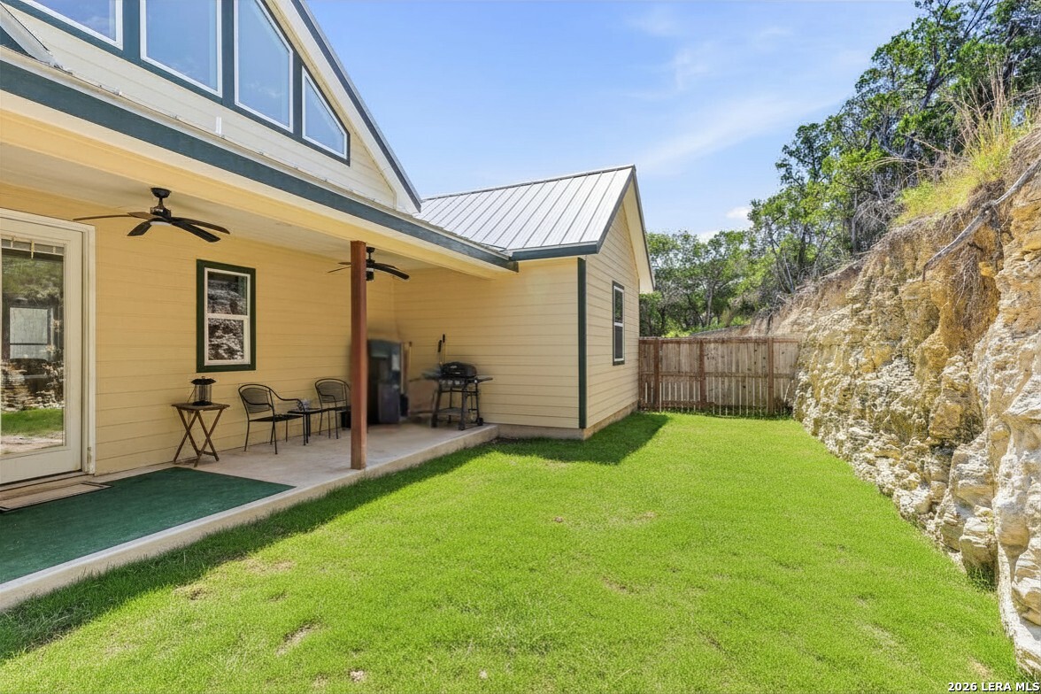 348 WHITE OAK DR