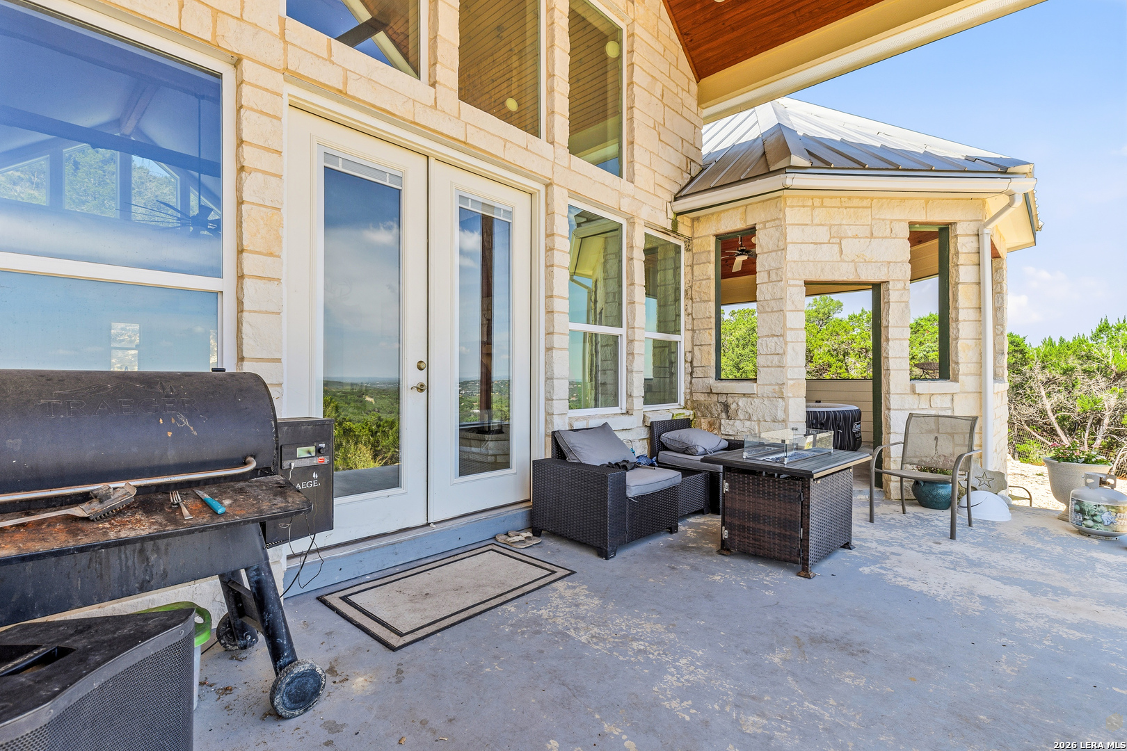 348 WHITE OAK DR