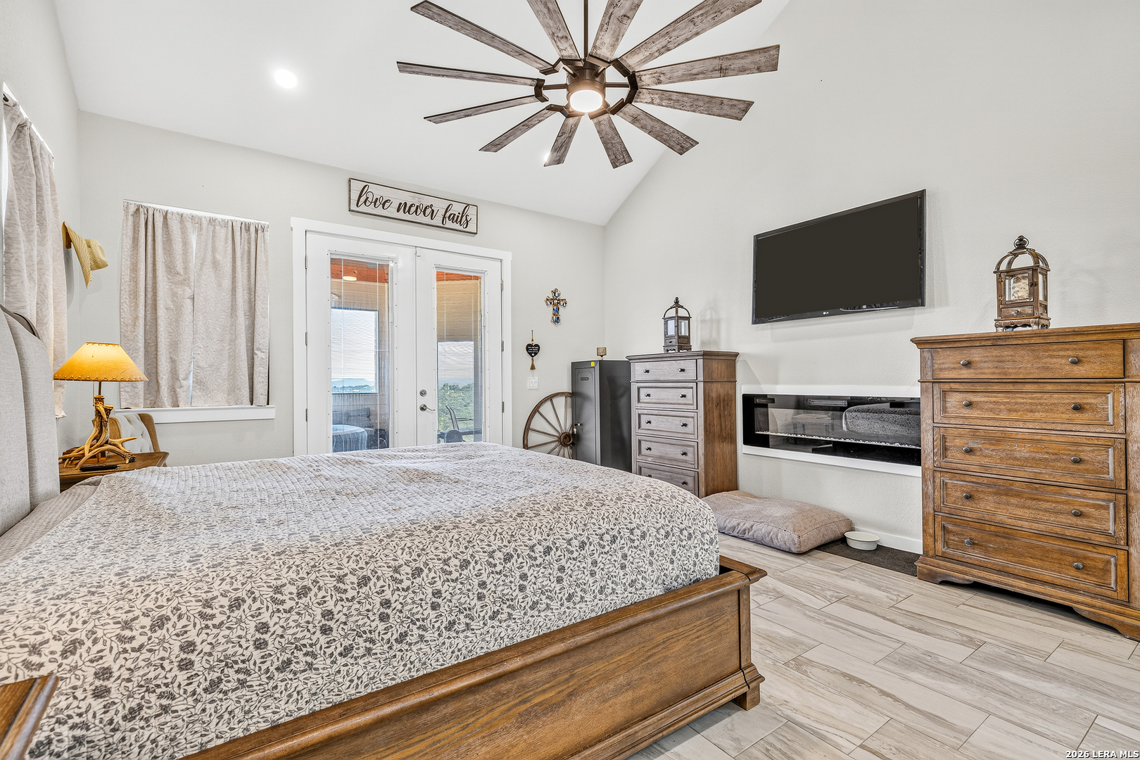 348 WHITE OAK DR
