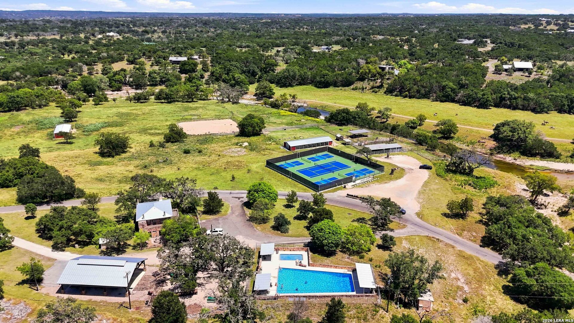 160 LIVE OAK LN