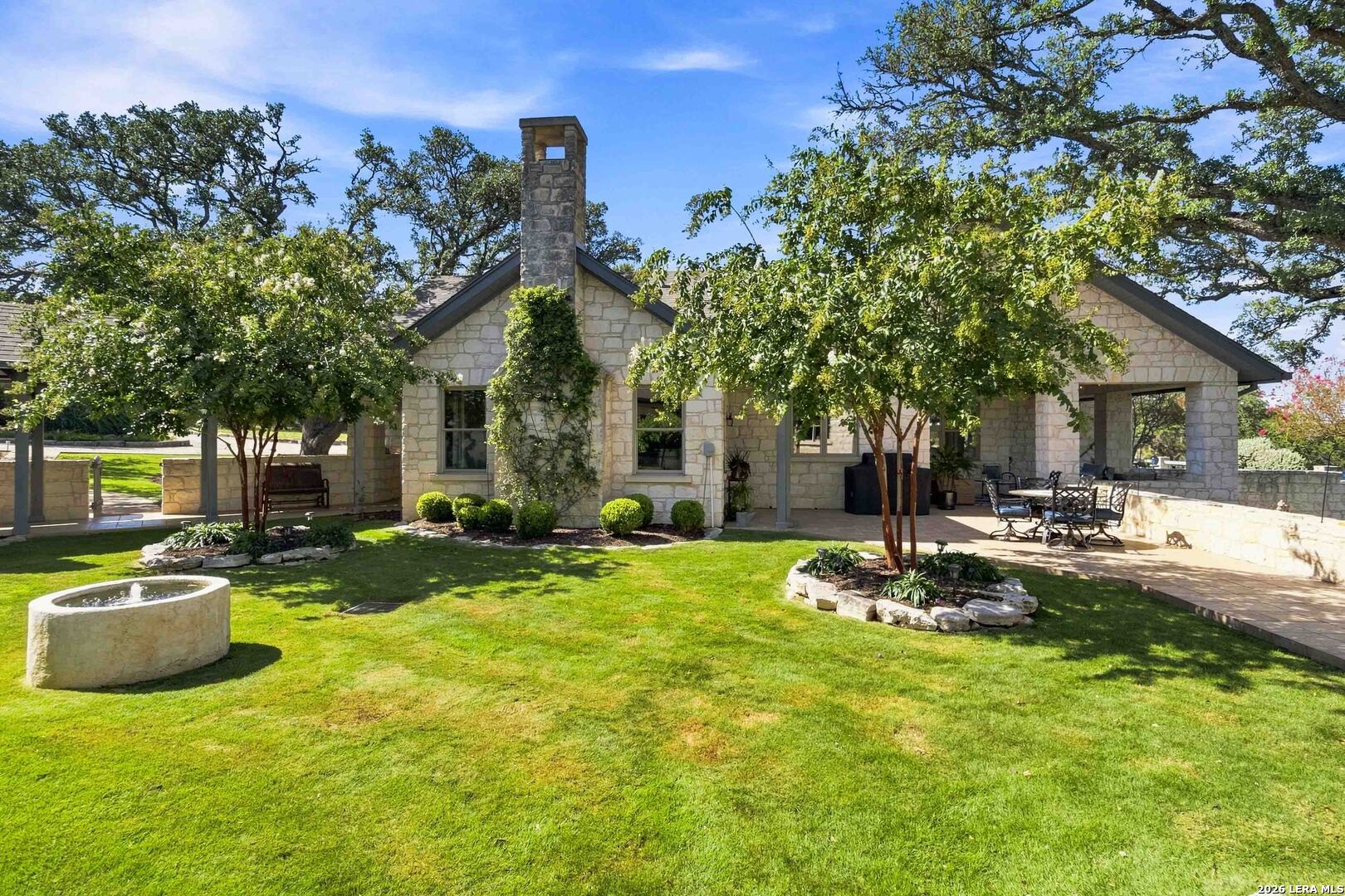 160 LIVE OAK LN