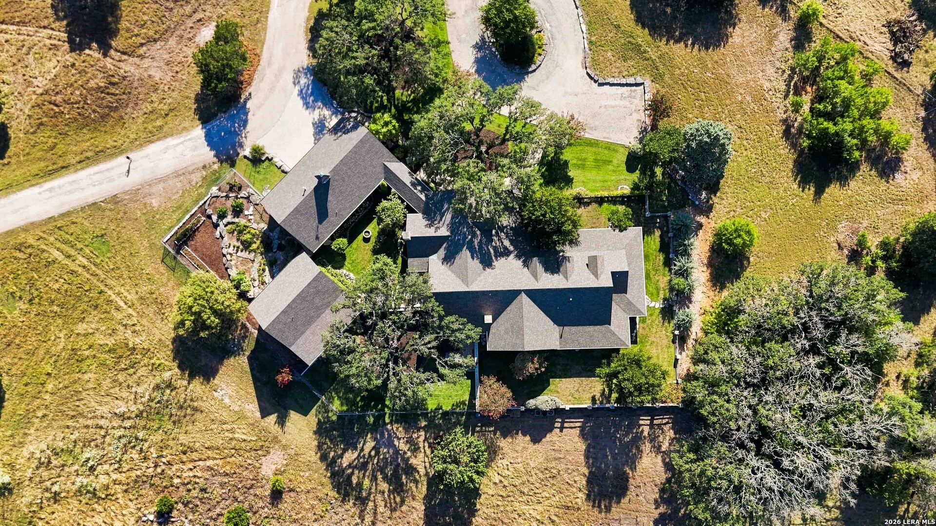 160 LIVE OAK LN