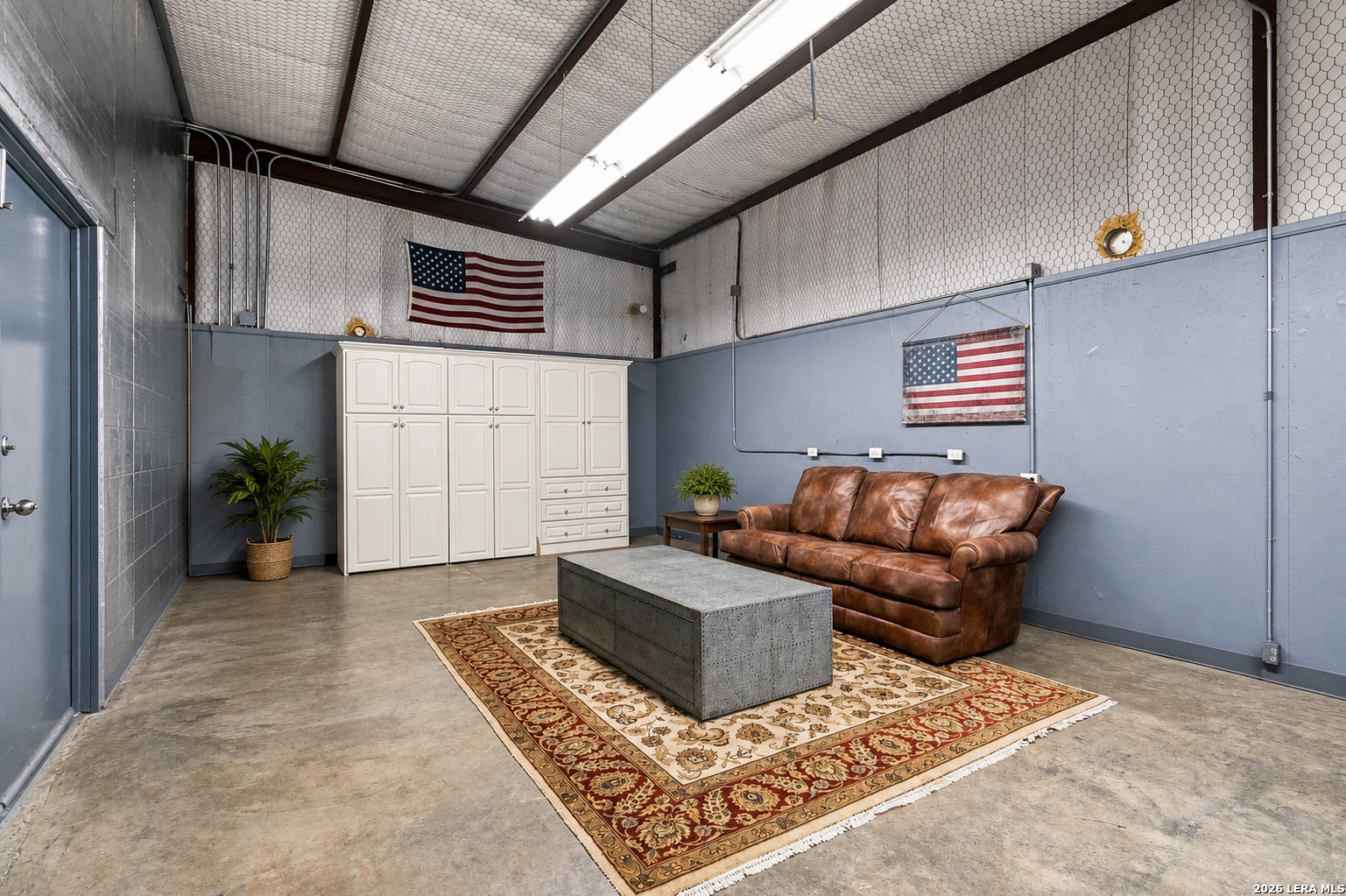 160 LIVE OAK LN