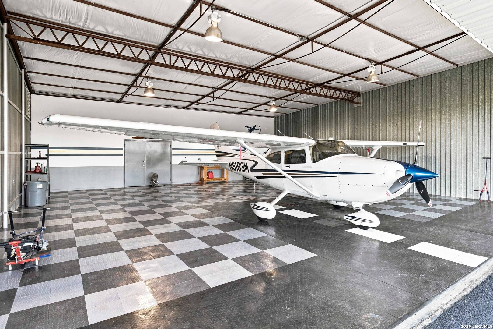 160 LIVE OAK LN