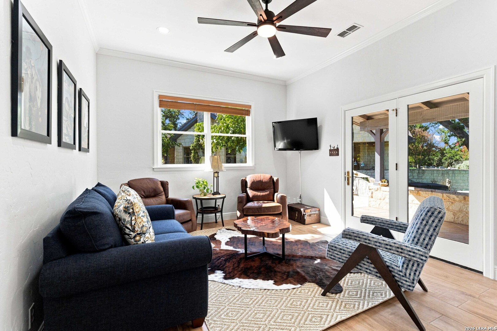 160 LIVE OAK LN