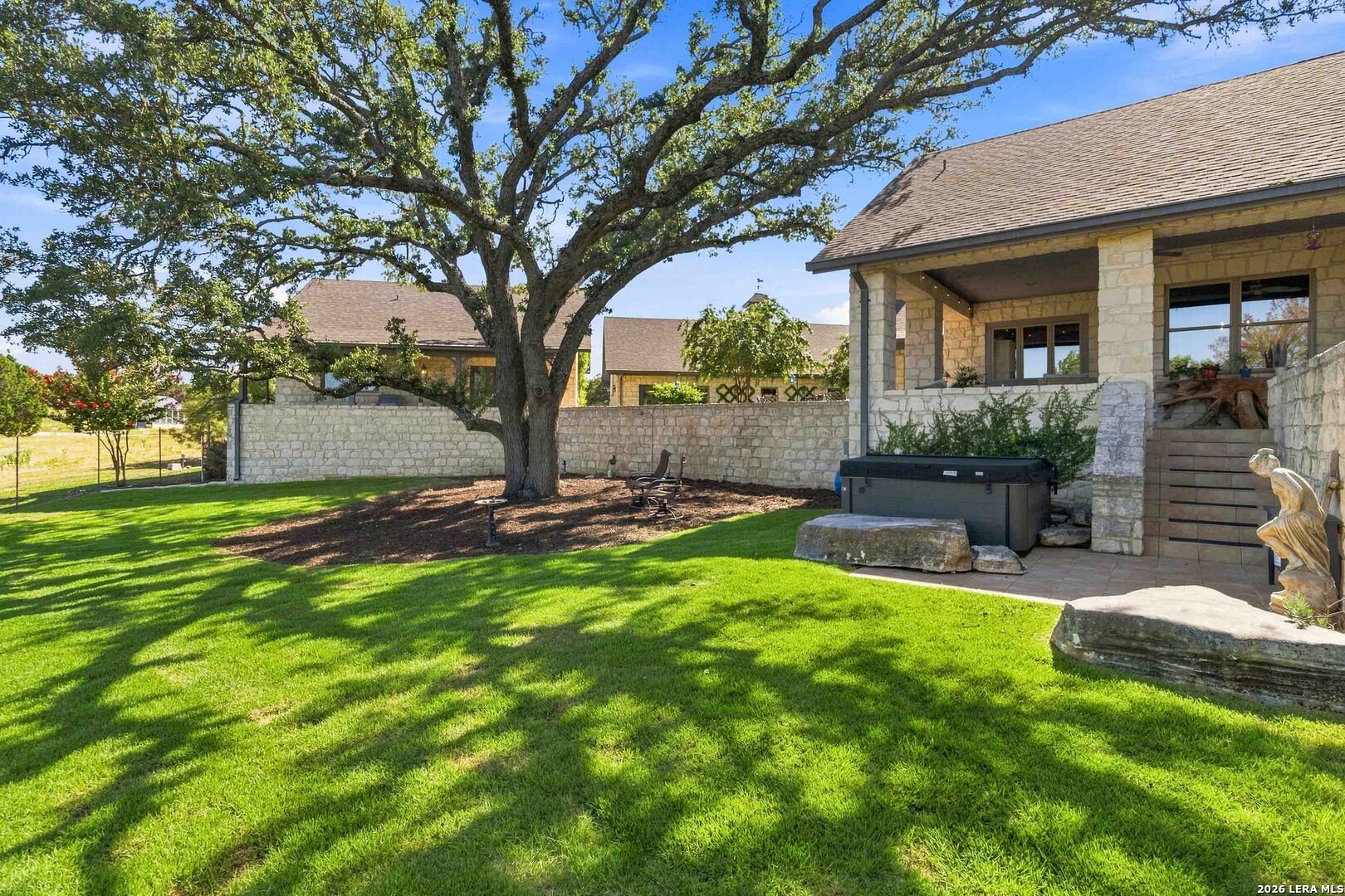 160 LIVE OAK LN