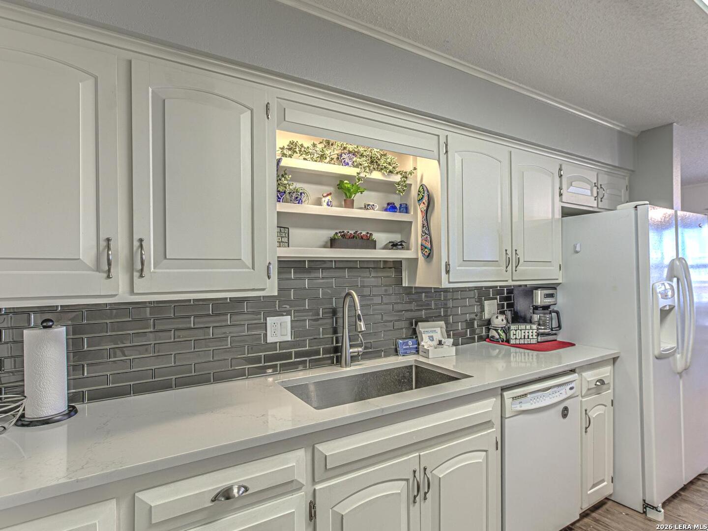 208 Riverside Dr