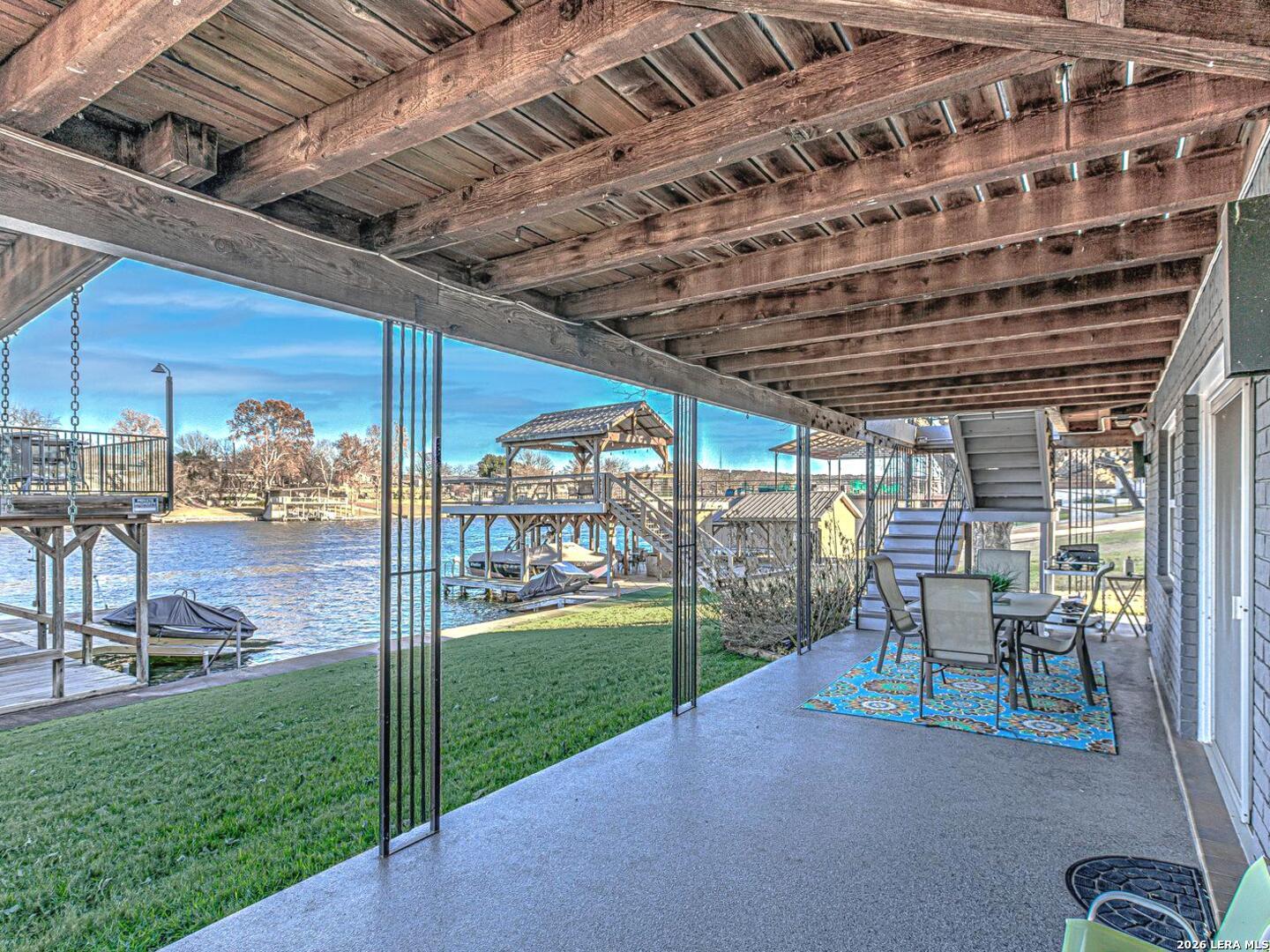 208 Riverside Dr