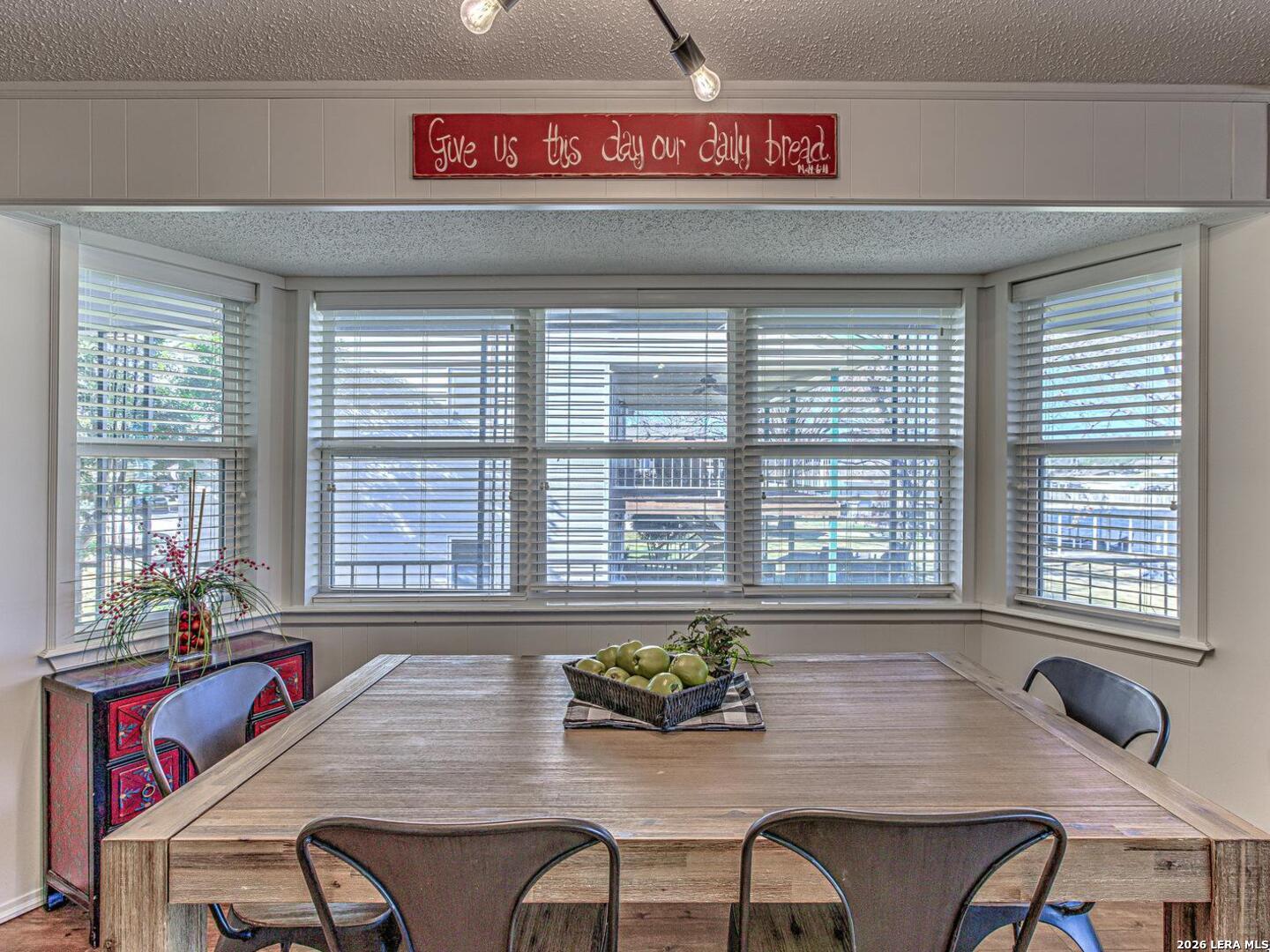 208 Riverside Dr