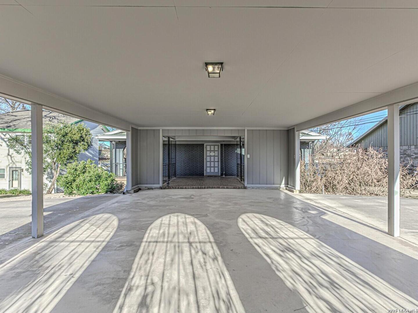 208 Riverside Dr