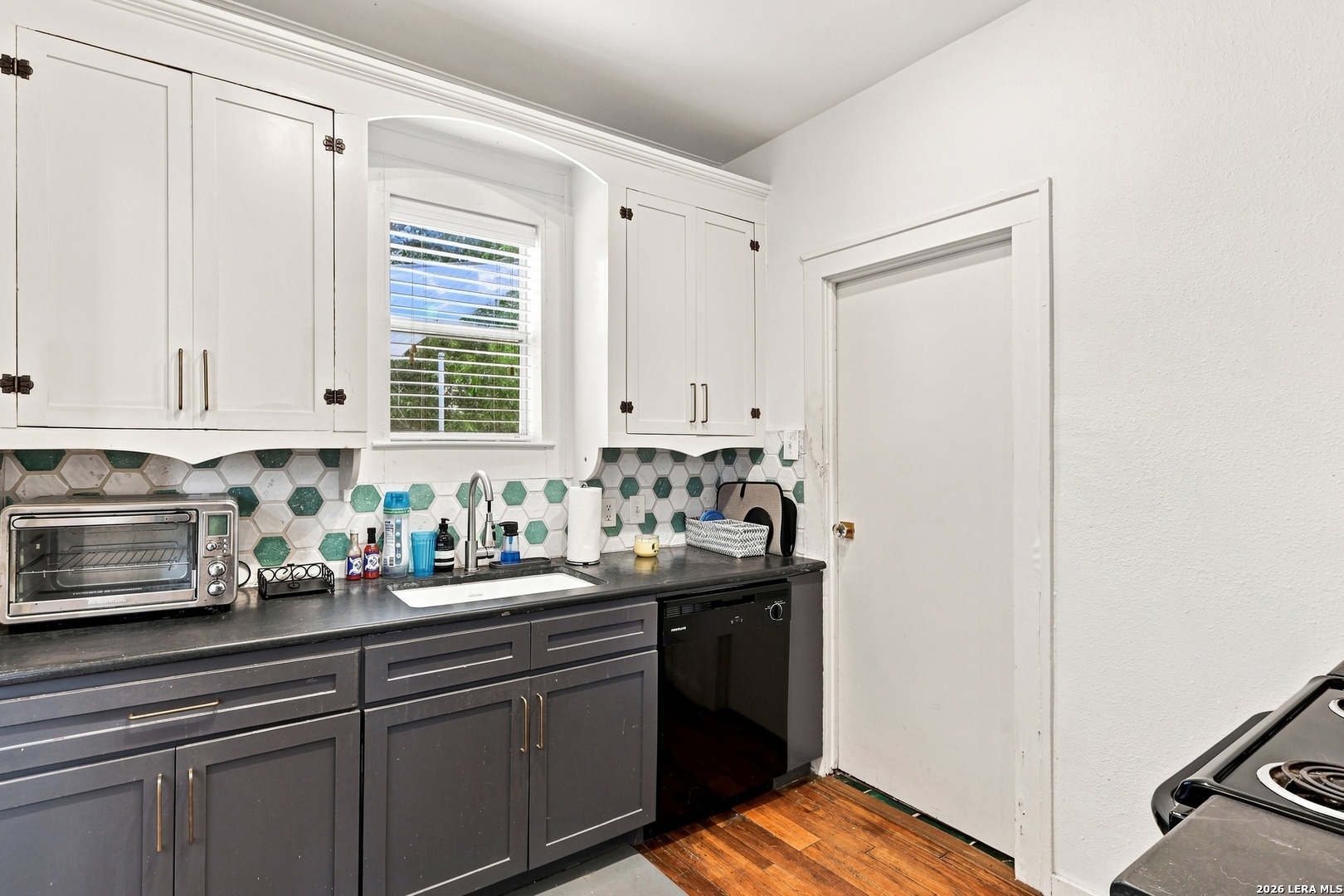 421 ELEANOR AVE
